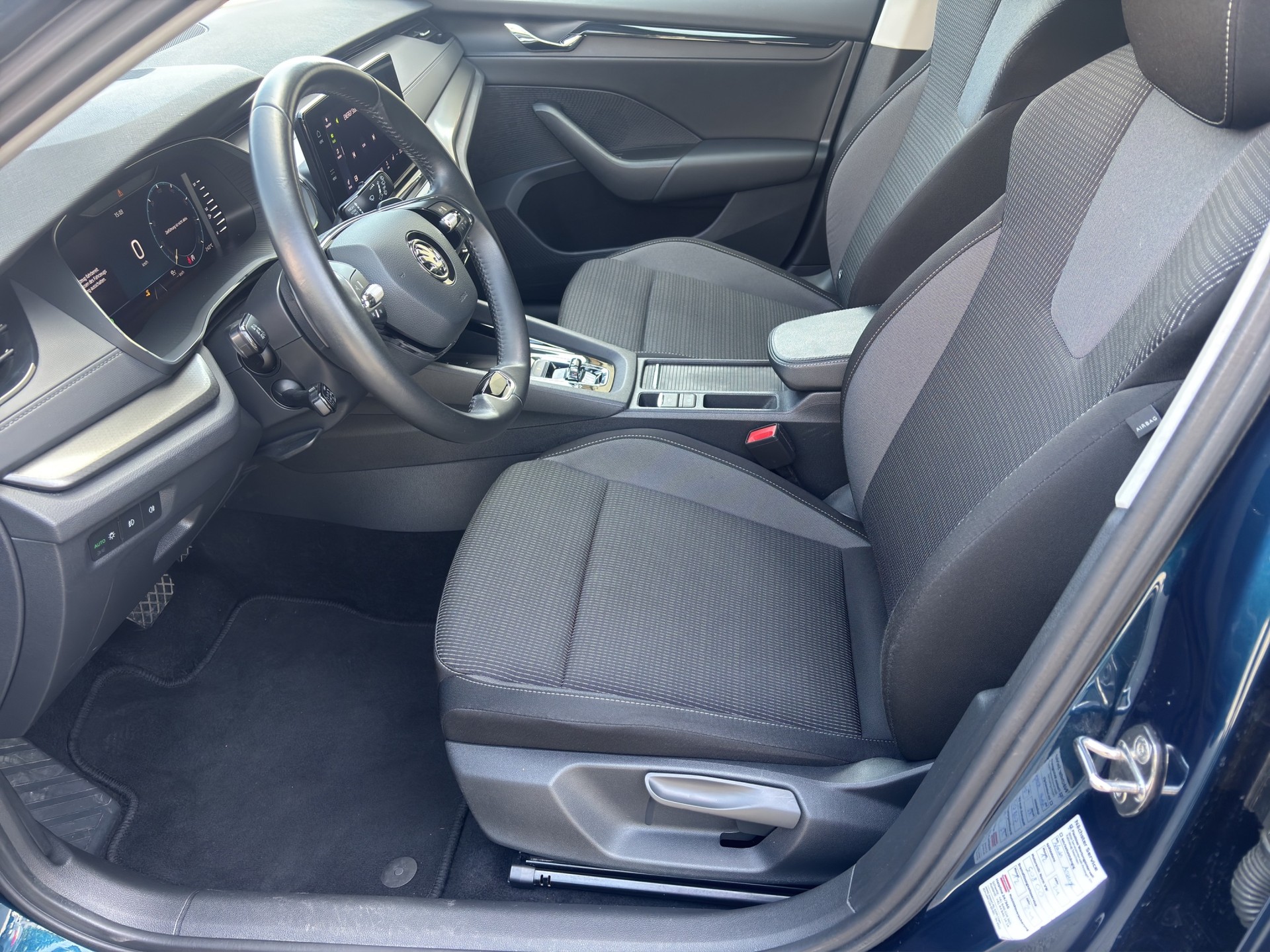 SKODA Octavia Combi 1.0 TSI mHEV DSG Ambition-image-8