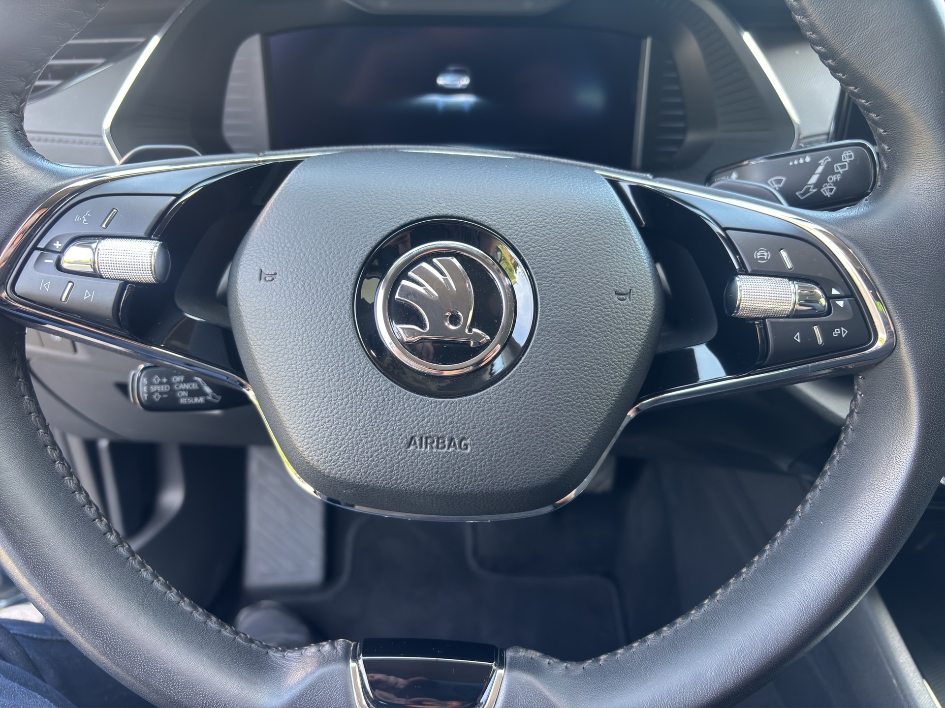 SKODA Octavia Combi 1.0 TSI mHEV DSG Ambition-image-9