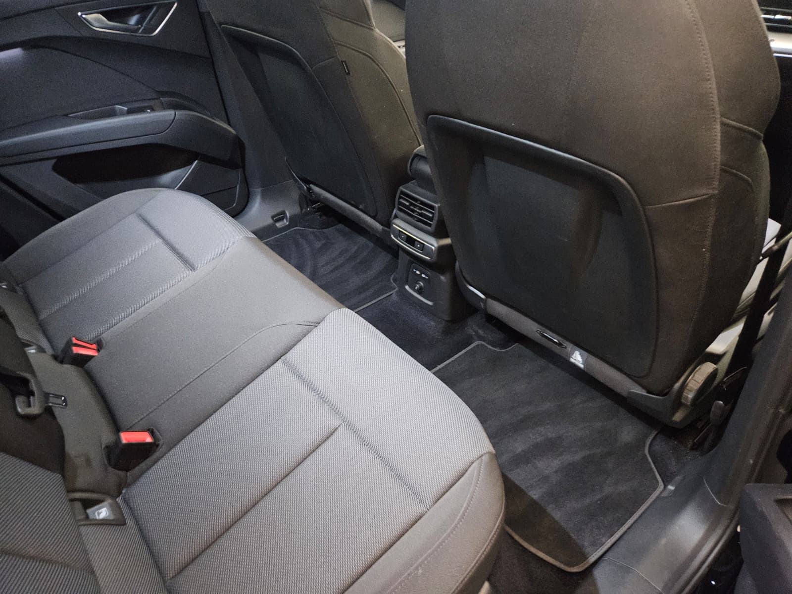 AUDI Q4 Sportback e-tron 45 quattro-image-13