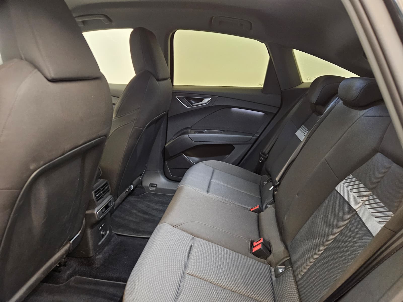 AUDI Q4 Sportback e-tron 45 quattro-image-12