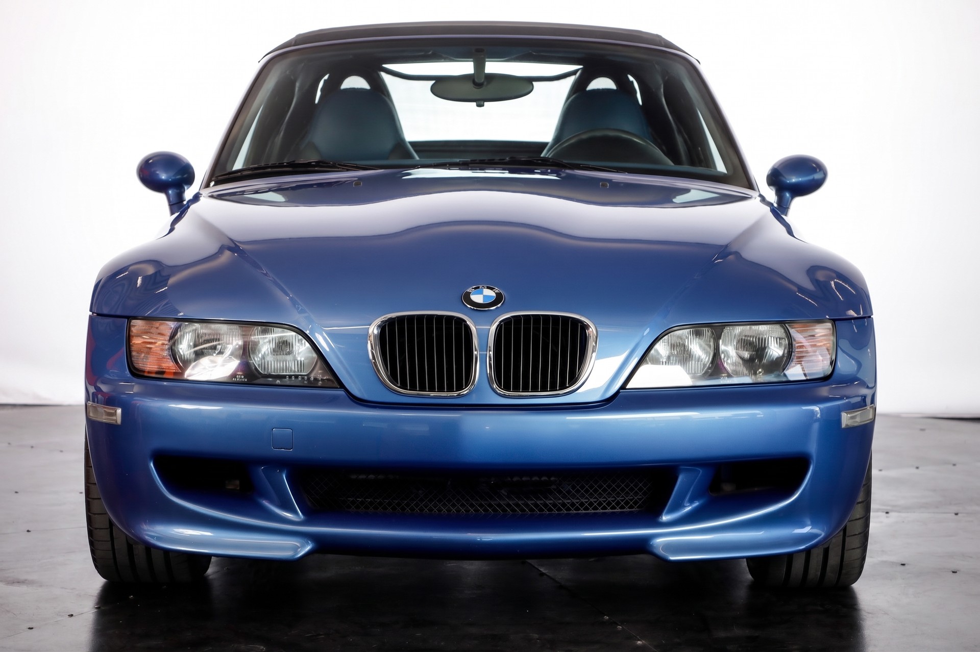 BMW M Roadster-showroom-element-1