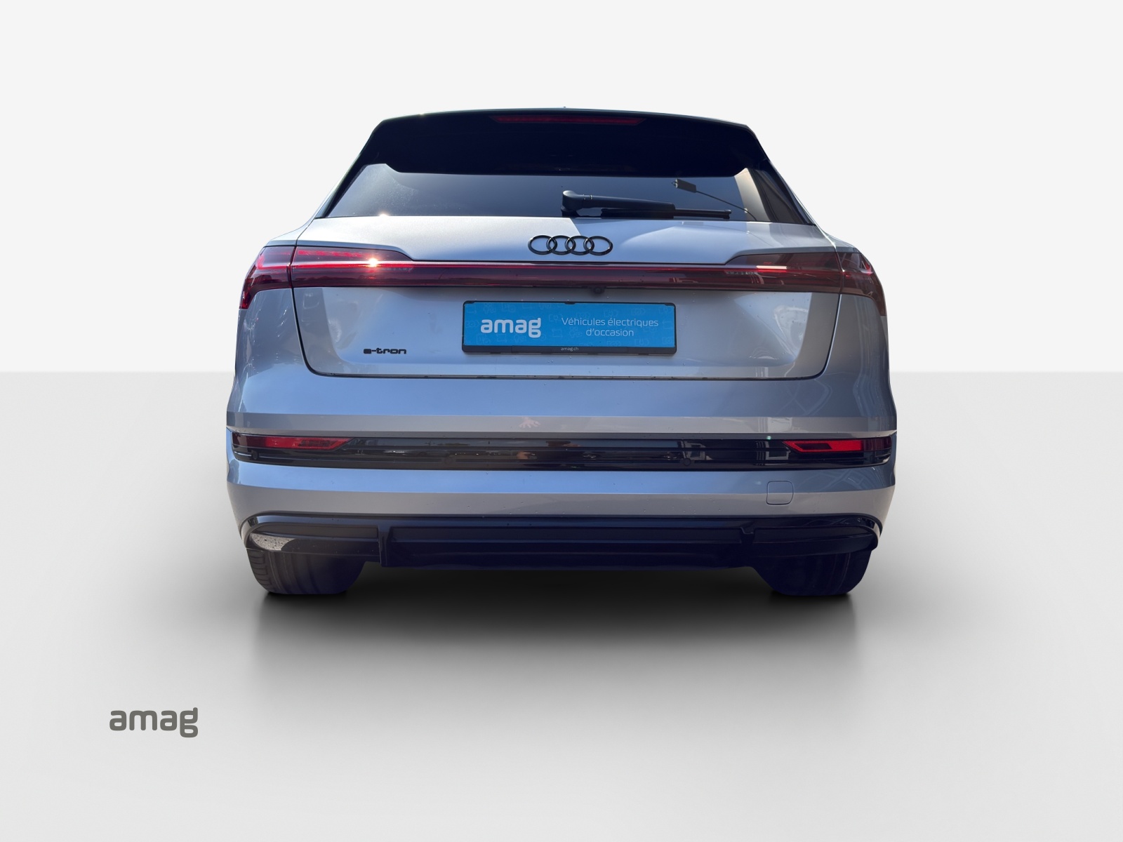 AUDI e-tron 55 S Line Black Edition quattro-image-4