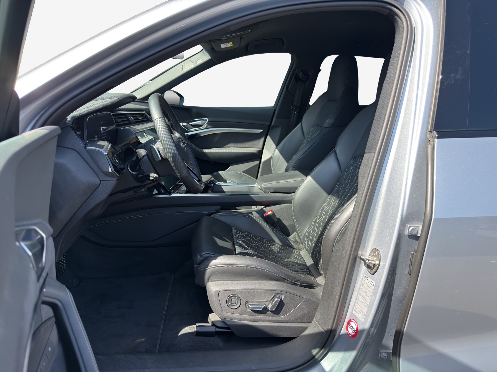 AUDI e-tron 55 S Line Black Edition quattro-image-8
