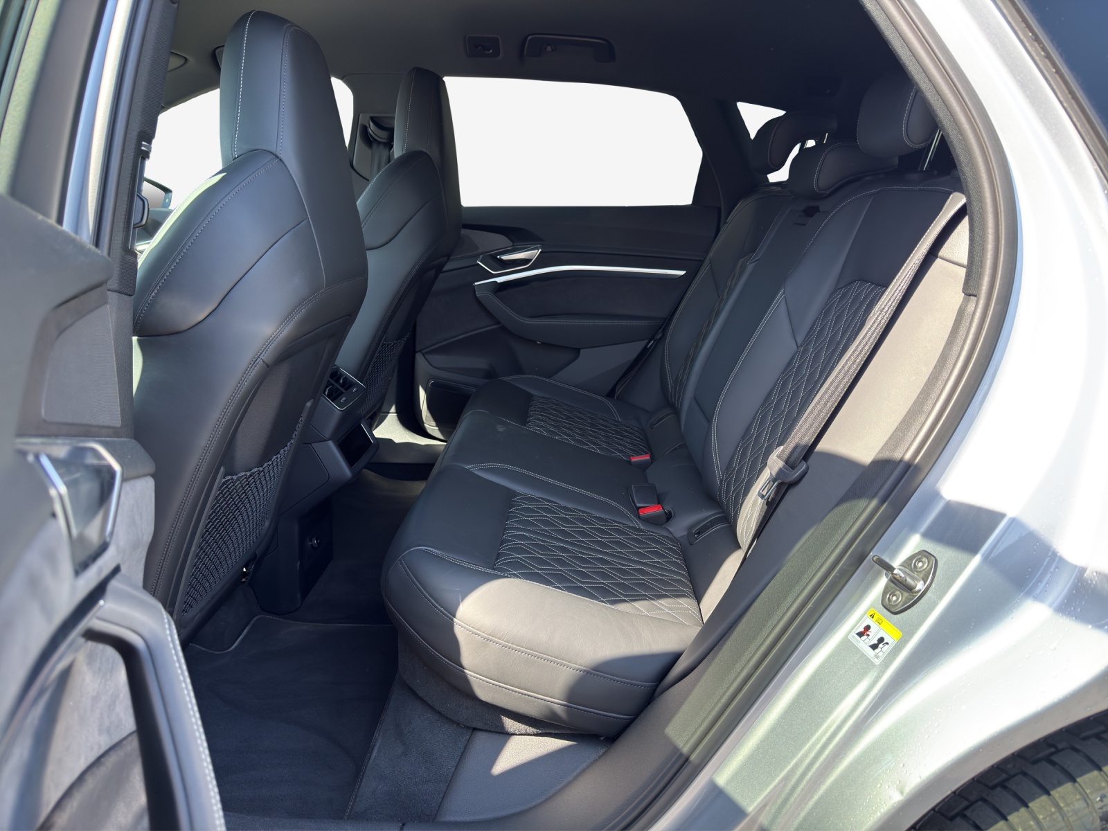 AUDI e-tron 55 S Line Black Edition quattro-image-12