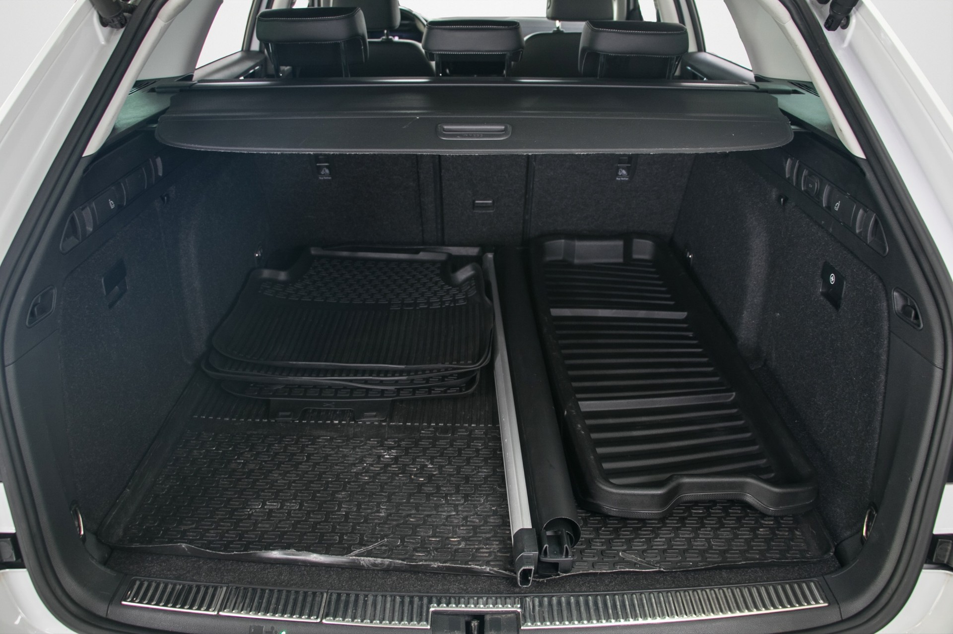 SKODA Superb Combi 2.0 TDi Style 4x4 DSG-image-12