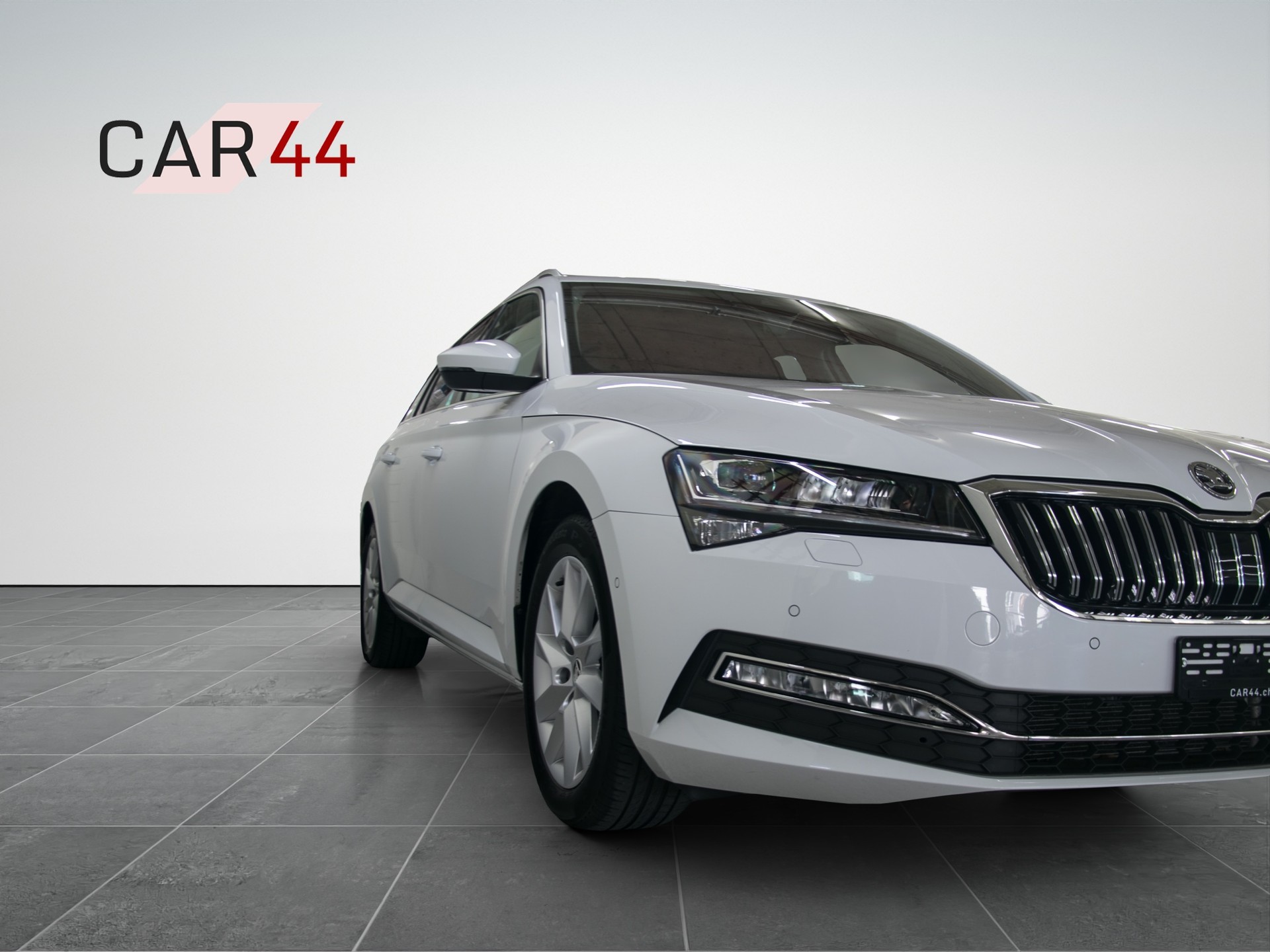 SKODA Superb Combi 2.0 TDi Style 4x4 DSG-image-15