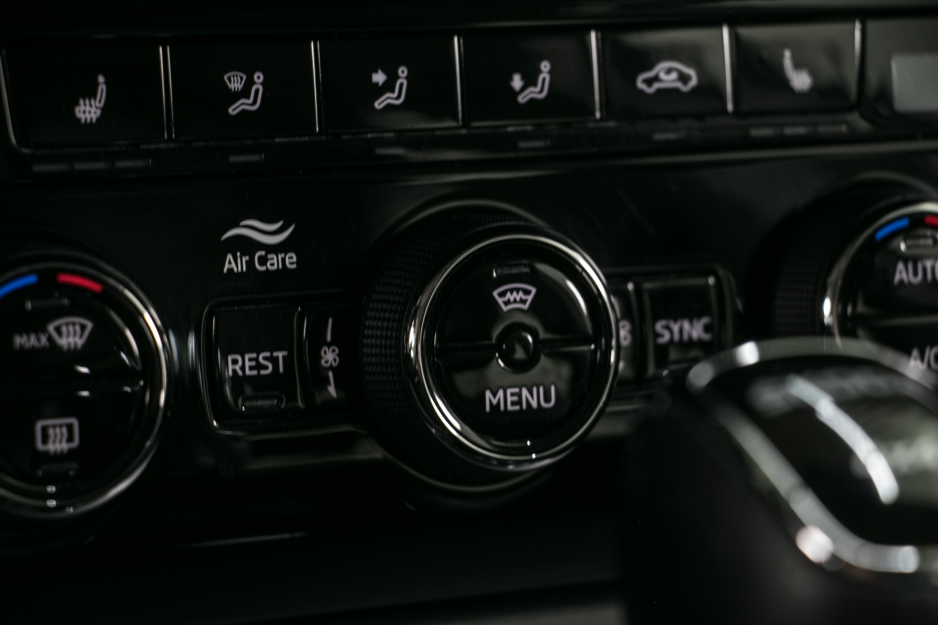 SKODA Superb Combi 2.0 TDi Style 4x4 DSG-image-7