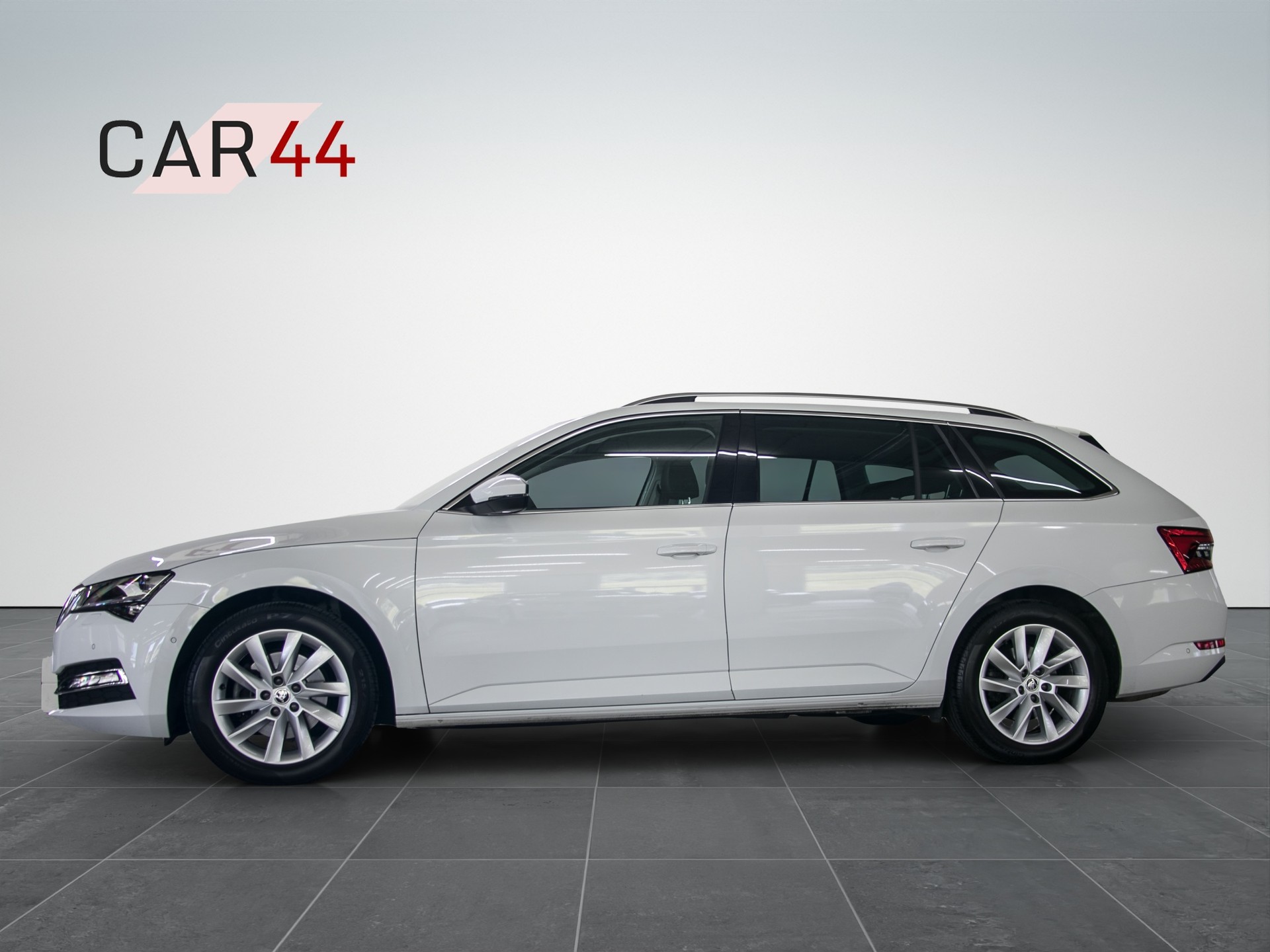 SKODA Superb Combi 2.0 TDi Style 4x4 DSG-image-1
