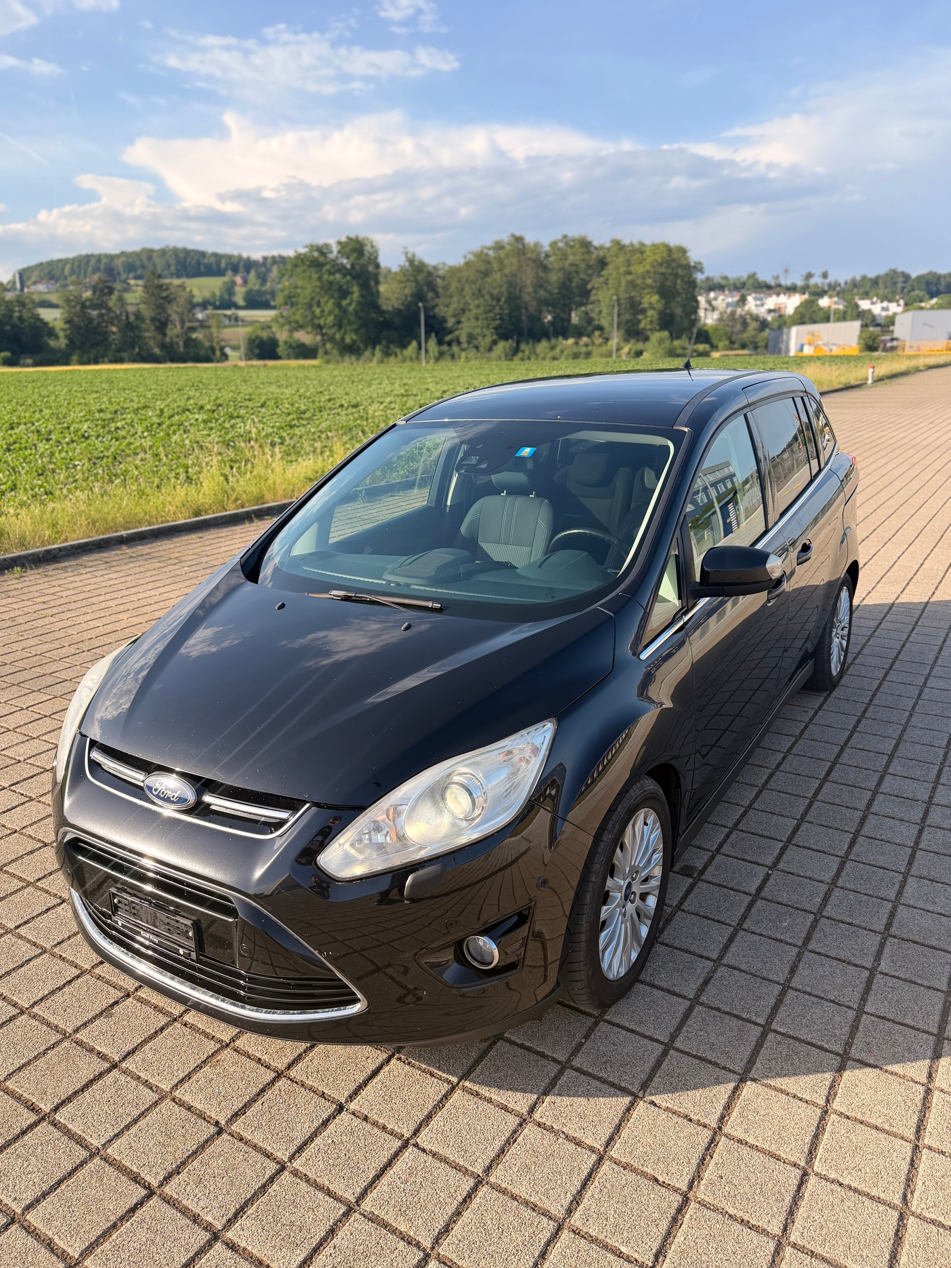FORD Grand C-Max 1.0 SCTi Family-Edition-showroom-element-1