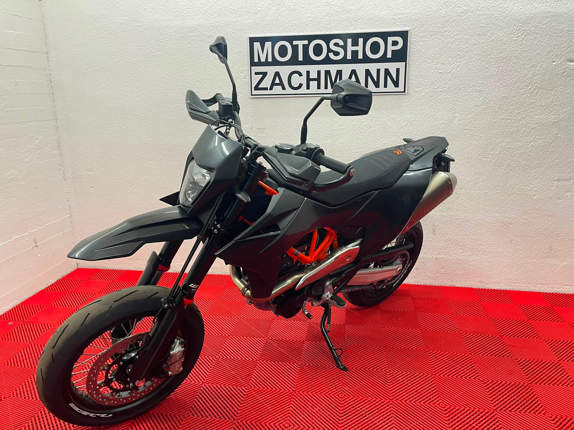 KTM 690 SMC R ABS (35 kW)-showroom-element-2