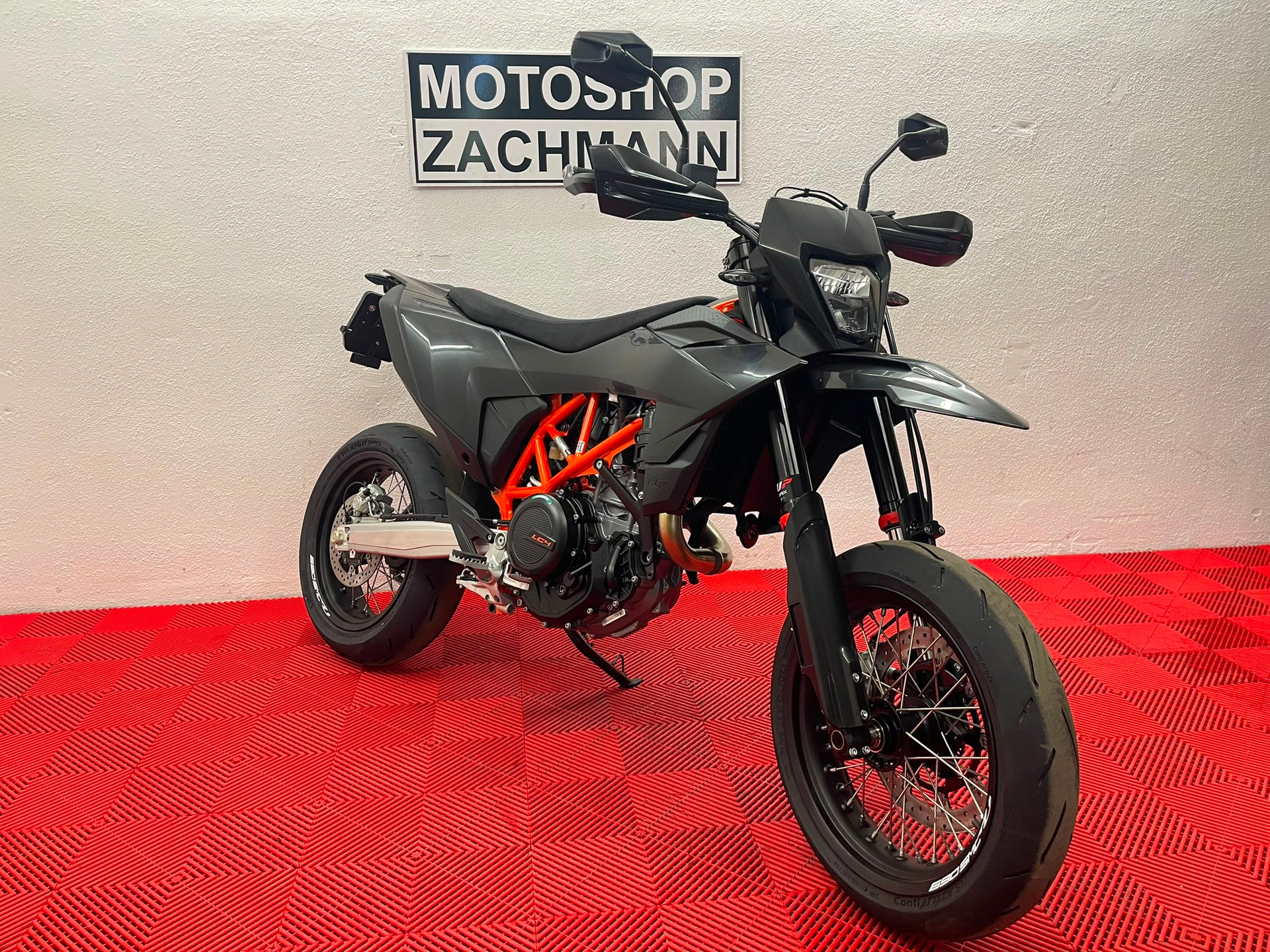 KTM 690 SMC R ABS (35 kW)-showroom-element-3