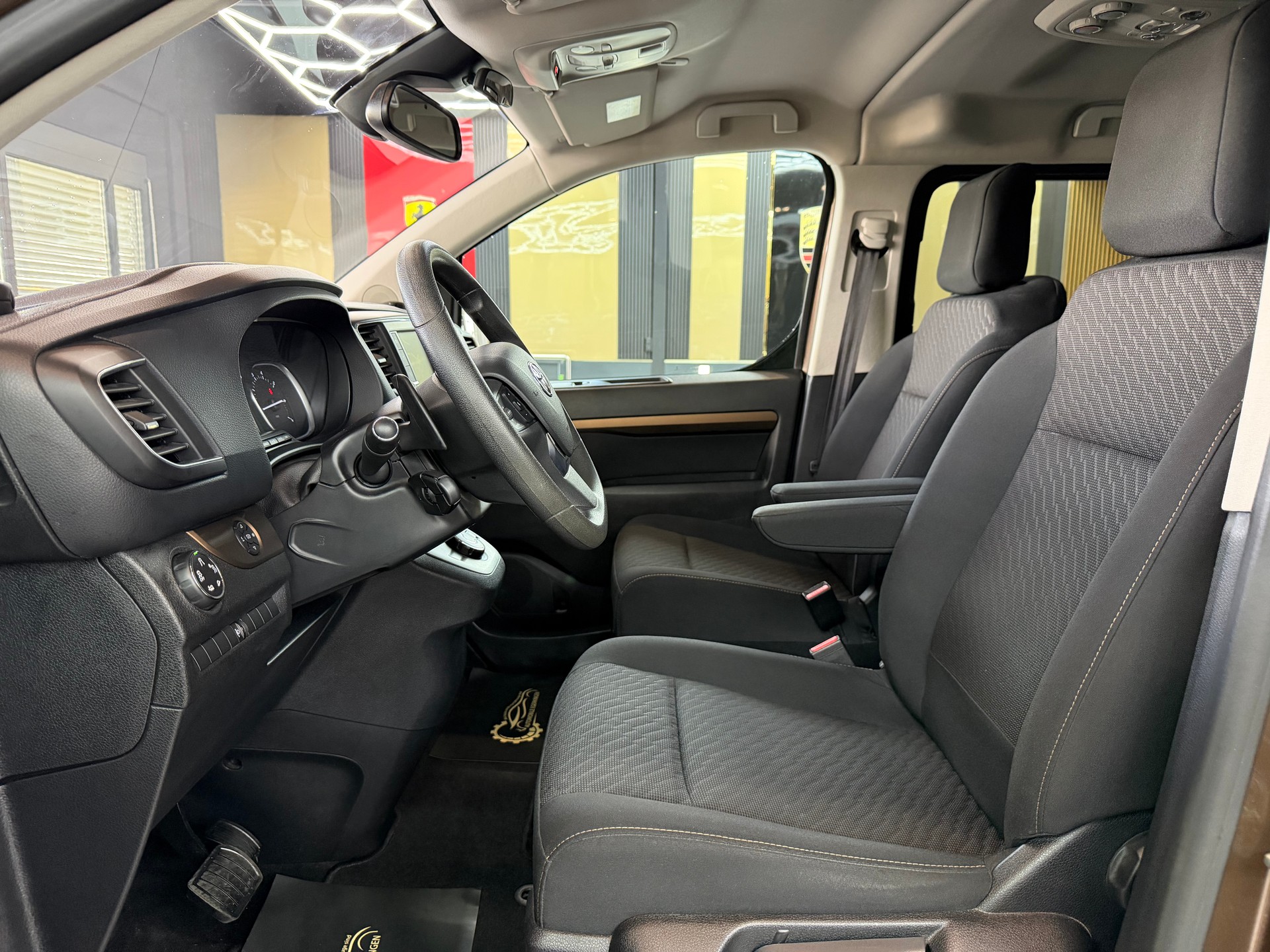 TOYOTA Proace Verso 2.0 D-4D Family L1 Automatic-image-9