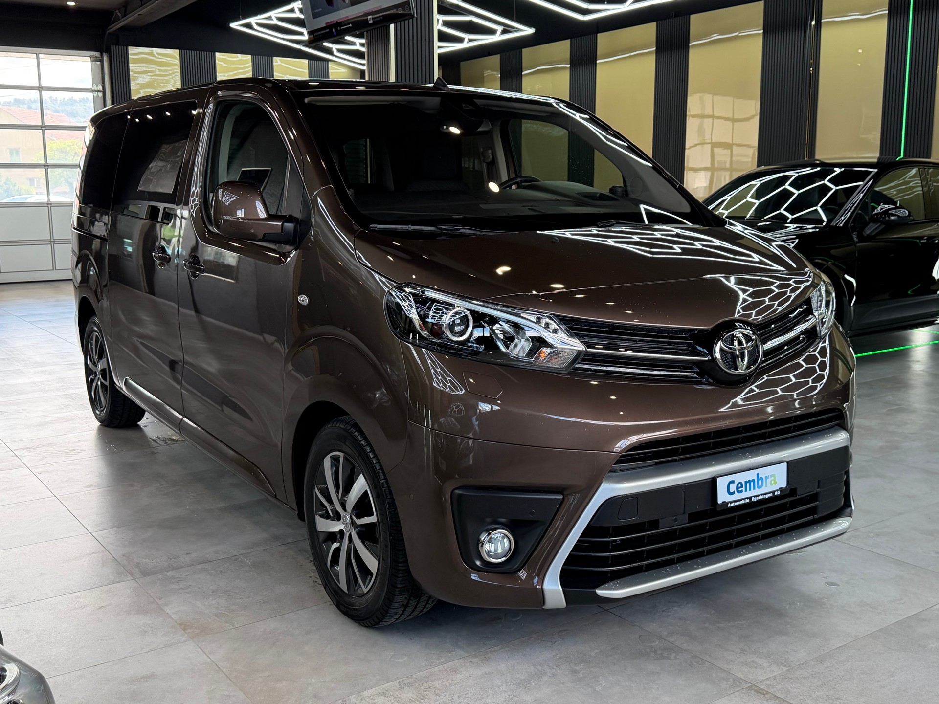 TOYOTA Proace Verso 2.0 D-4D Family L1 Automatic-image-2