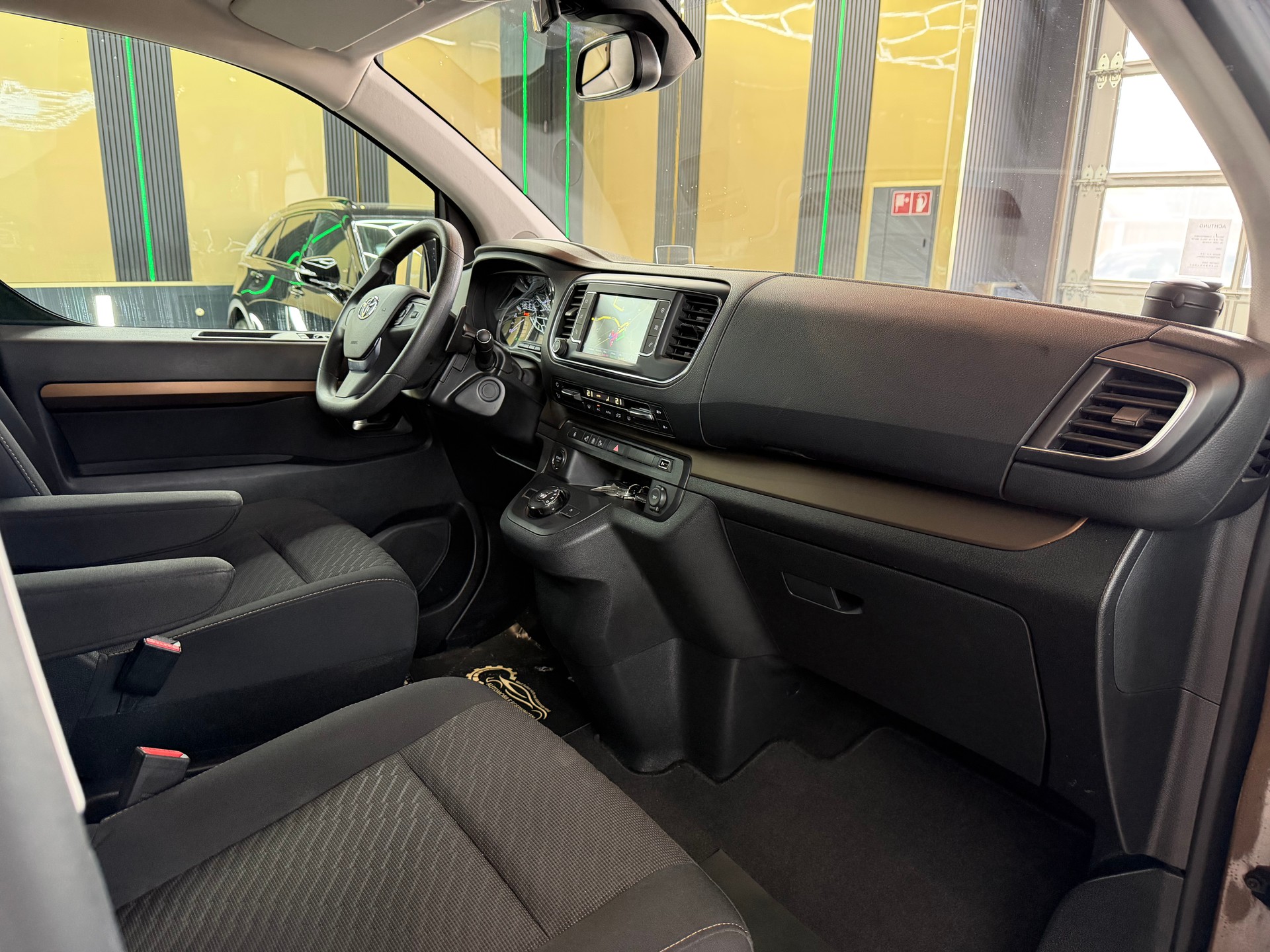 TOYOTA Proace Verso 2.0 D-4D Family L1 Automatic-image-10