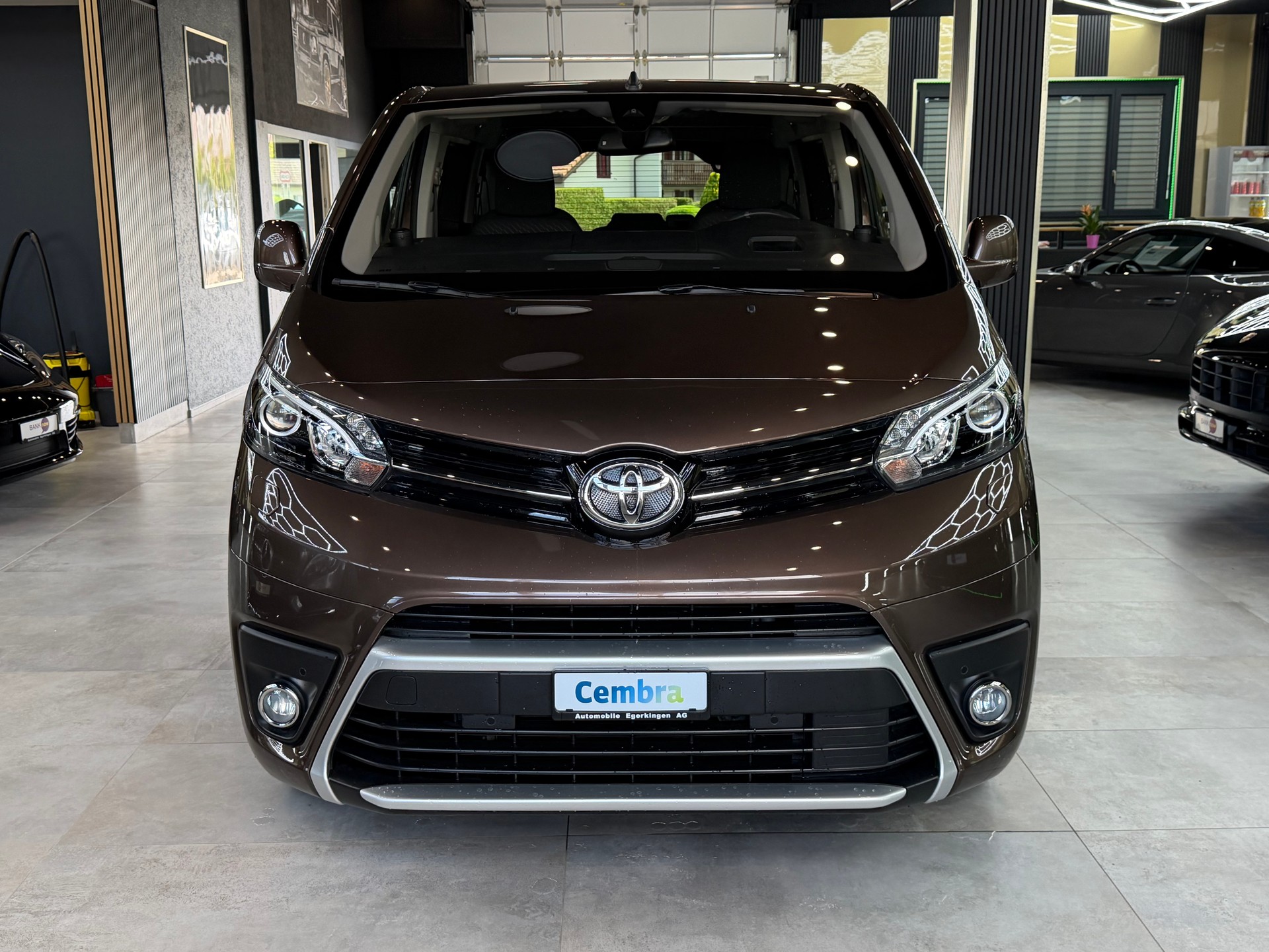 TOYOTA Proace Verso 2.0 D-4D Family L1 Automatic-image-1