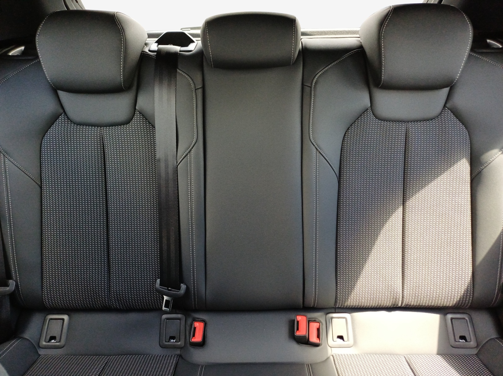 AUDI A1 Sportback 30 TFSI S Line Attraction S-tronic-image-14