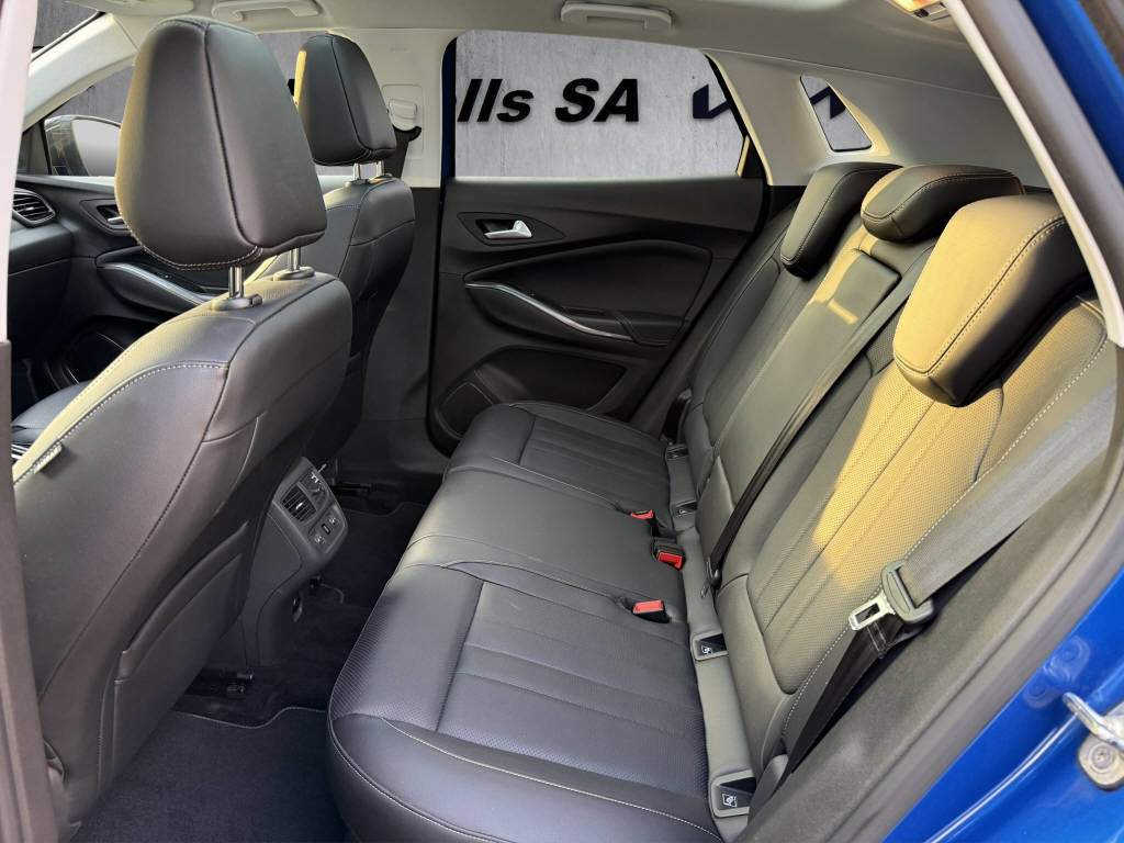 OPEL Grandland X 1.6 T Ultimate-image-9