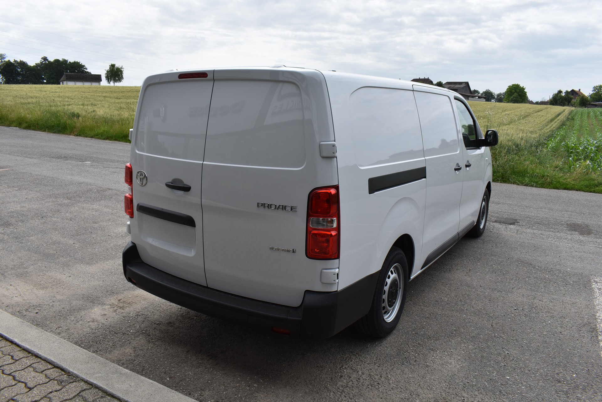 TOYOTA Proace EV 75kWh Long Active-image-3