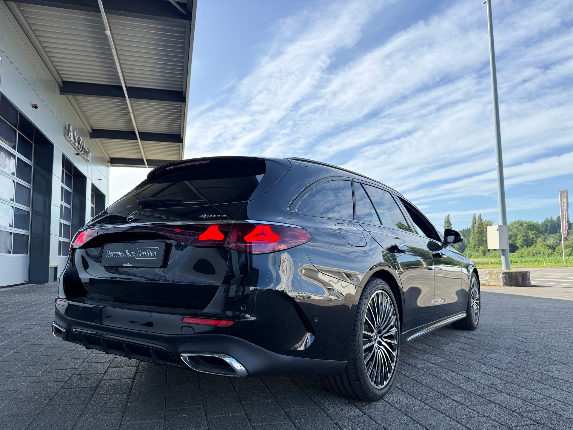MERCEDES-BENZ E 200 AMG Line T 9G-Tronic 4Matic-showroom-element-1