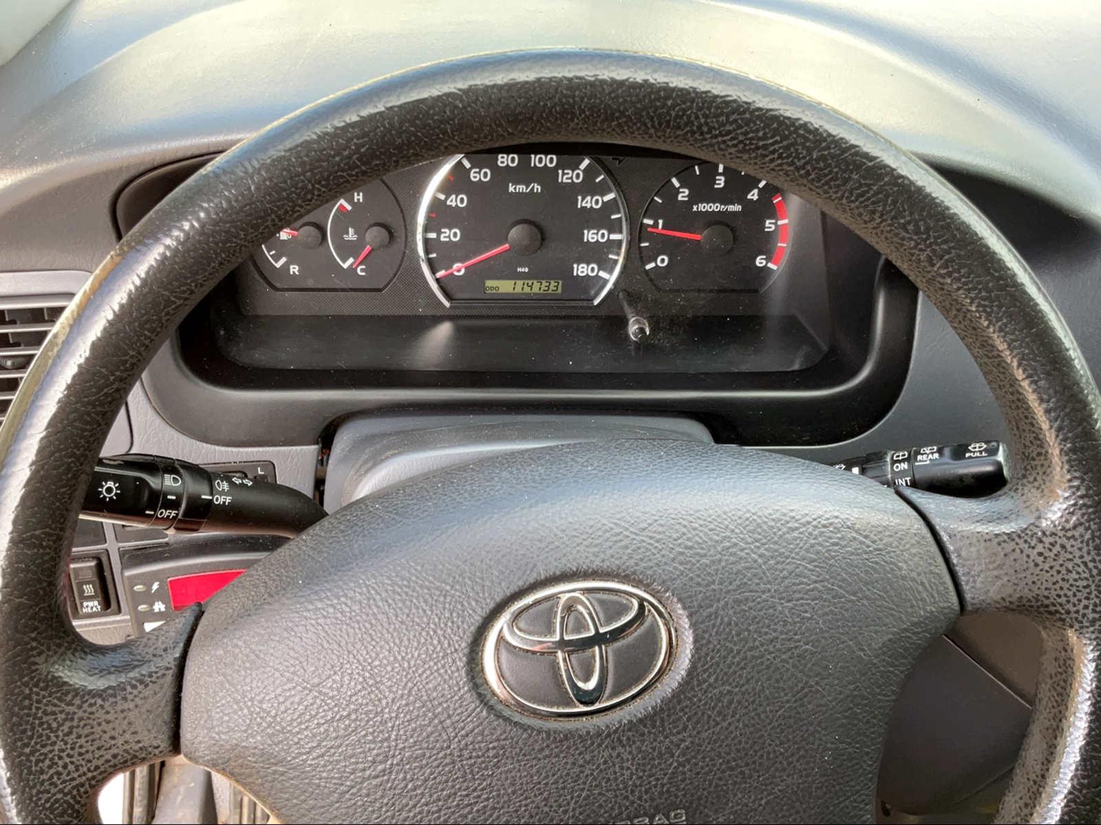 TOYOTA HIACE Kombi LWB 2.5 D-4D 3 P. CS-image-2
