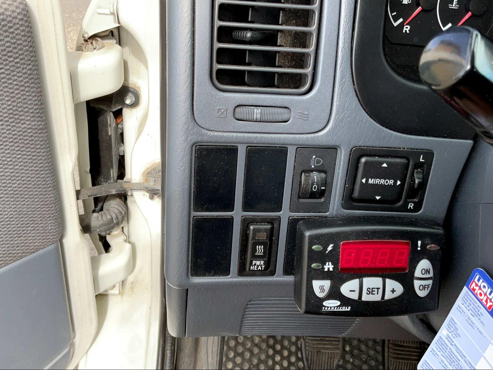 TOYOTA HIACE Kombi LWB 2.5 D-4D 3 P. CS-image-4