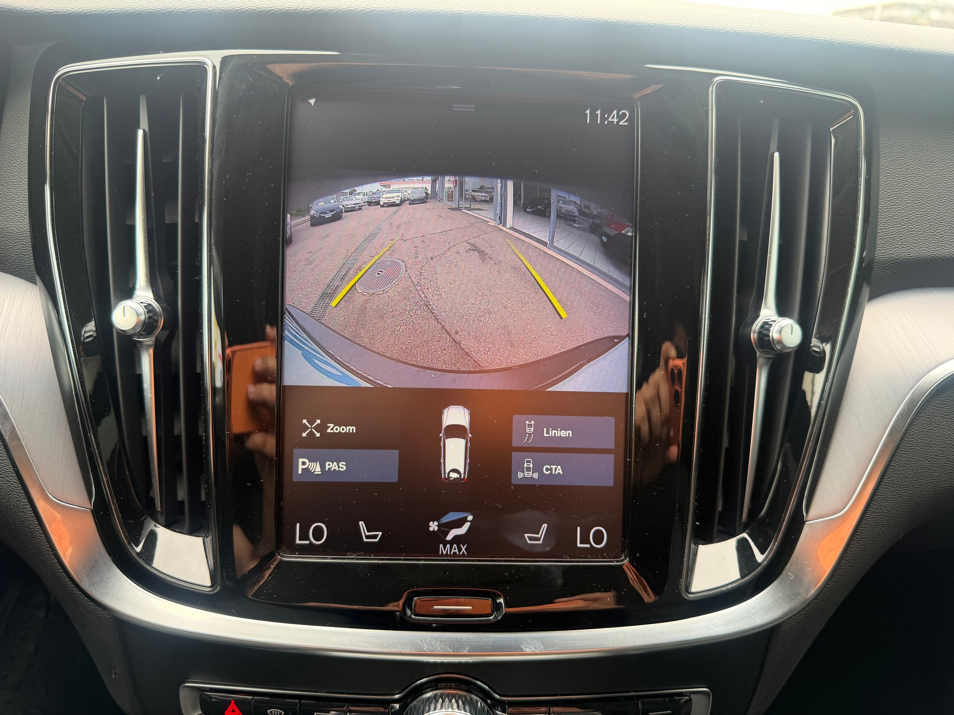 VOLVO V60 Cross Country D4 AWD Geartronic-image-16