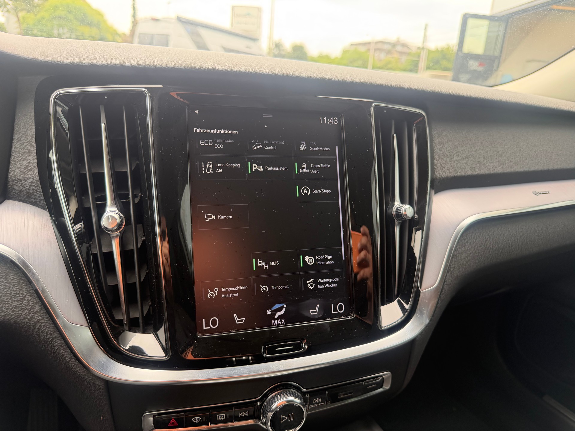 VOLVO V60 Cross Country D4 AWD Geartronic-image-17