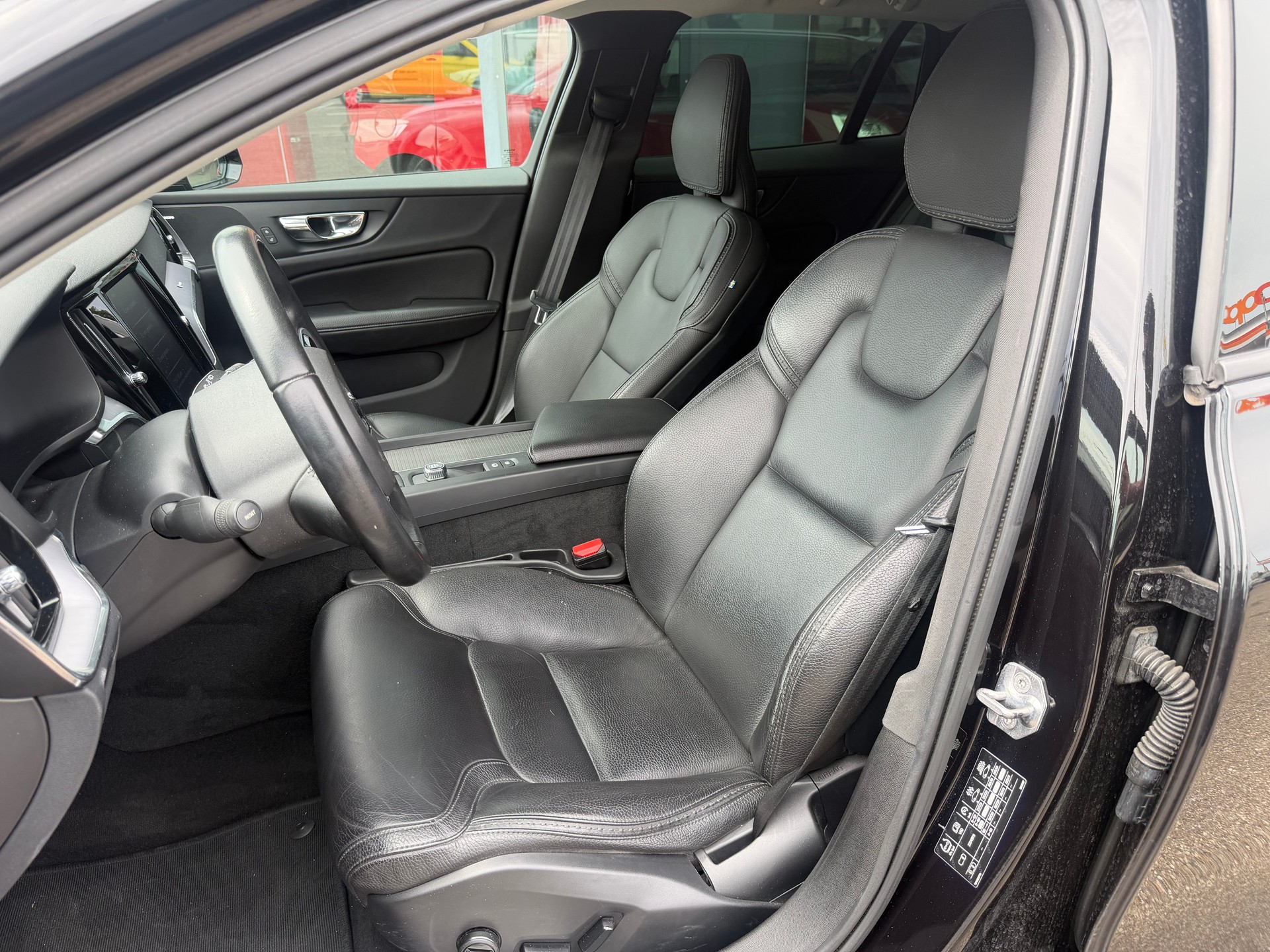 VOLVO V60 Cross Country D4 AWD Geartronic-image-12