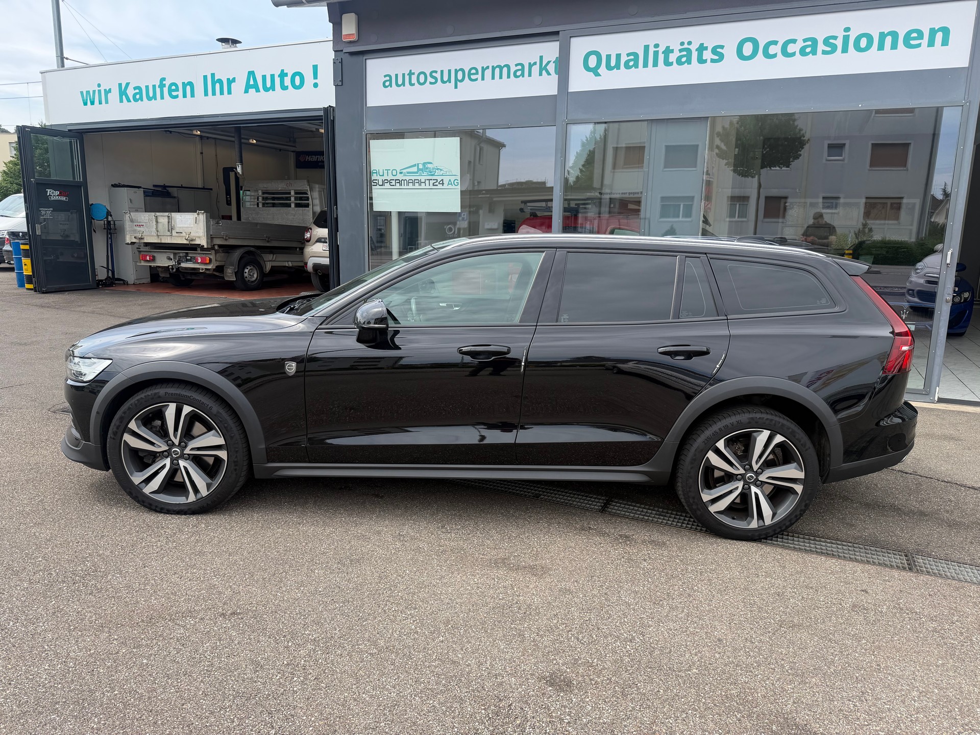 VOLVO V60 Cross Country D4 AWD Geartronic-image-2