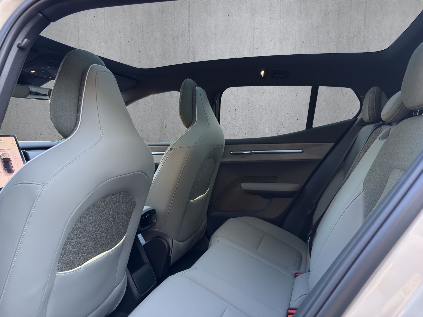VOLVO EX30 Cross Country P8 69 kWh AWD Ultra-image-13