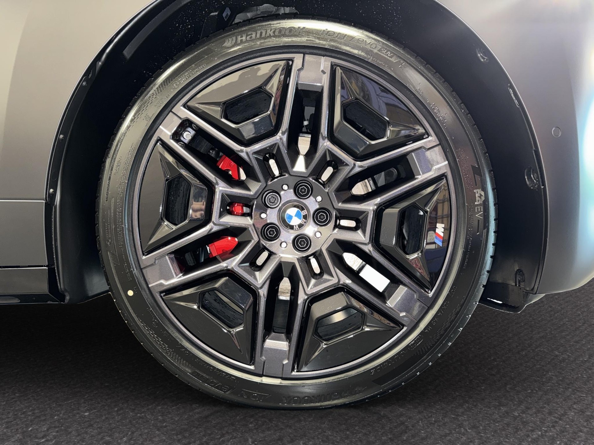 BMW iX xDrive60-image-13