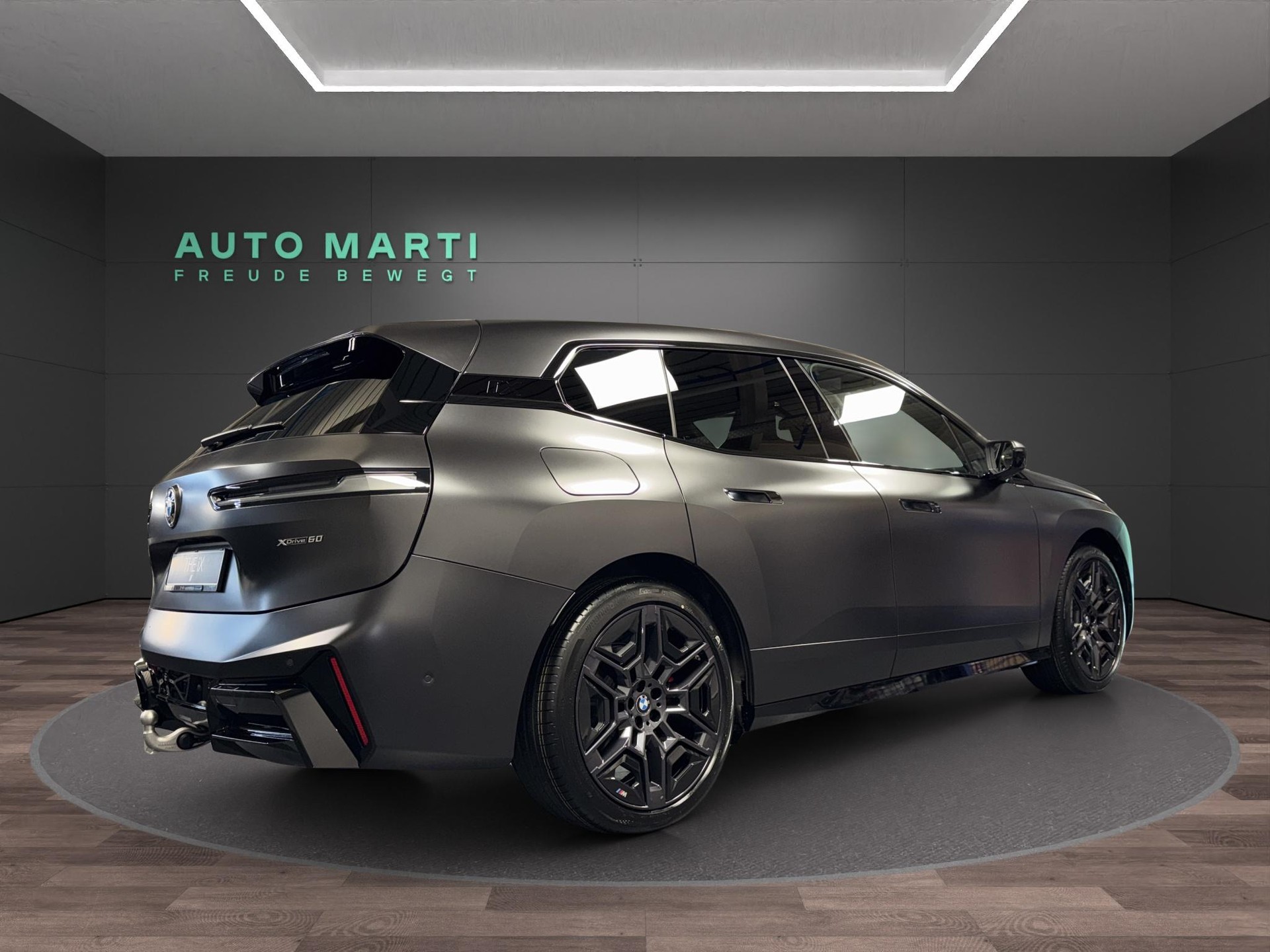 BMW iX xDrive60-showroom-element-3