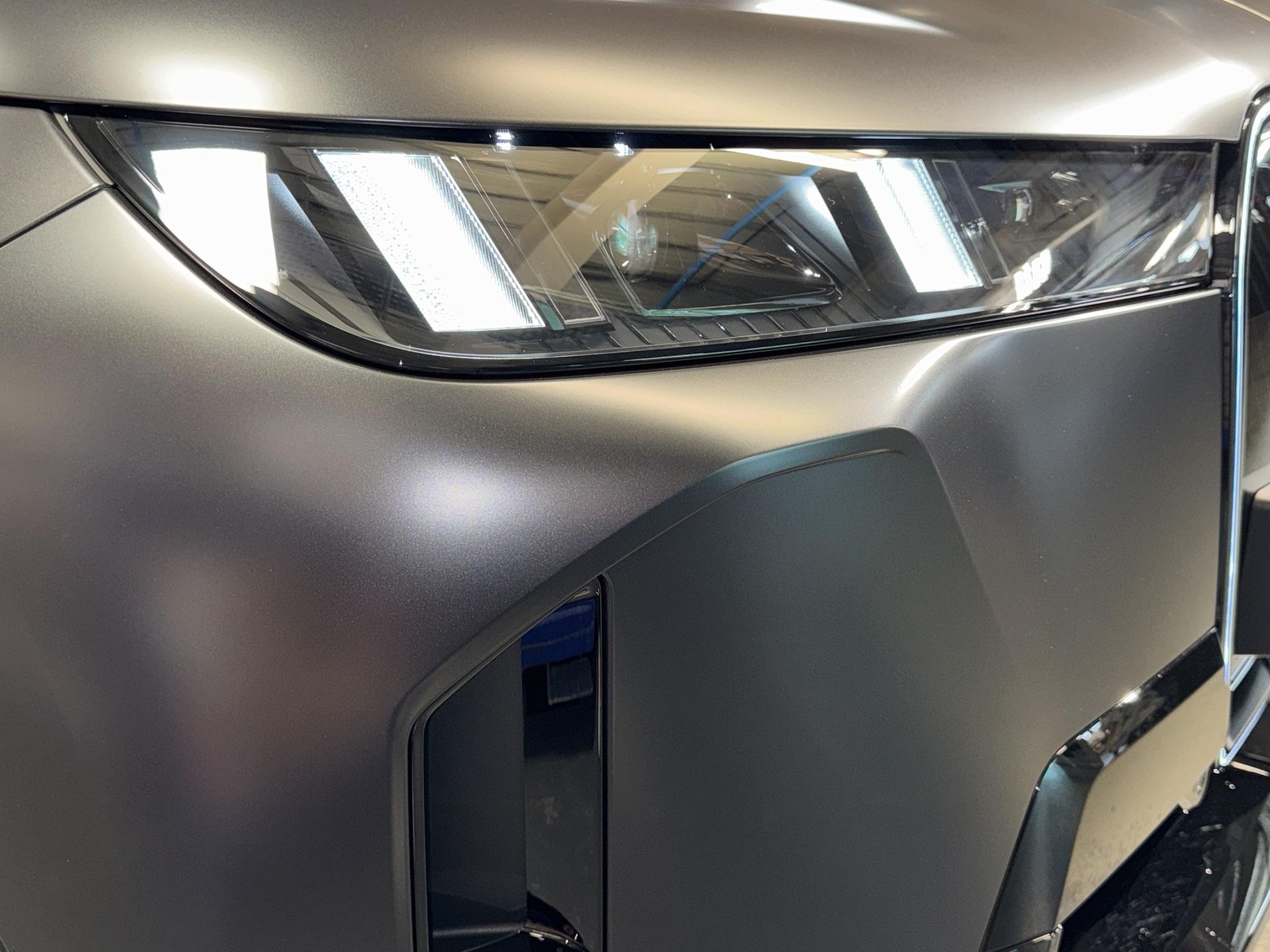 BMW iX xDrive60-image-6