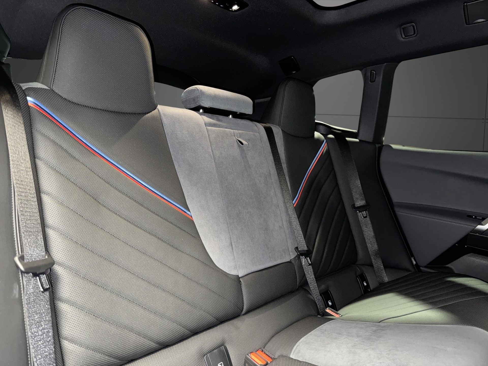 BMW iX xDrive60-image-15