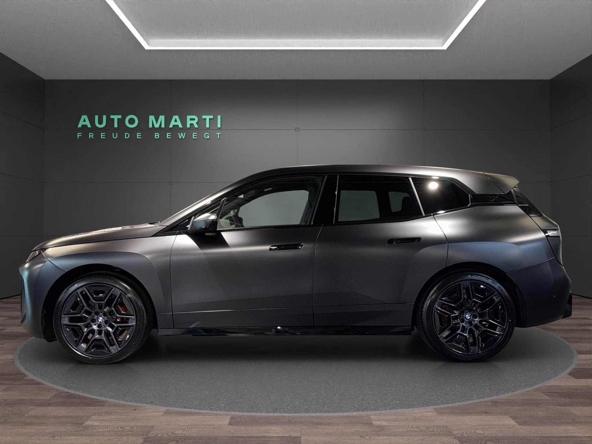 BMW iX xDrive60-showroom-element-1
