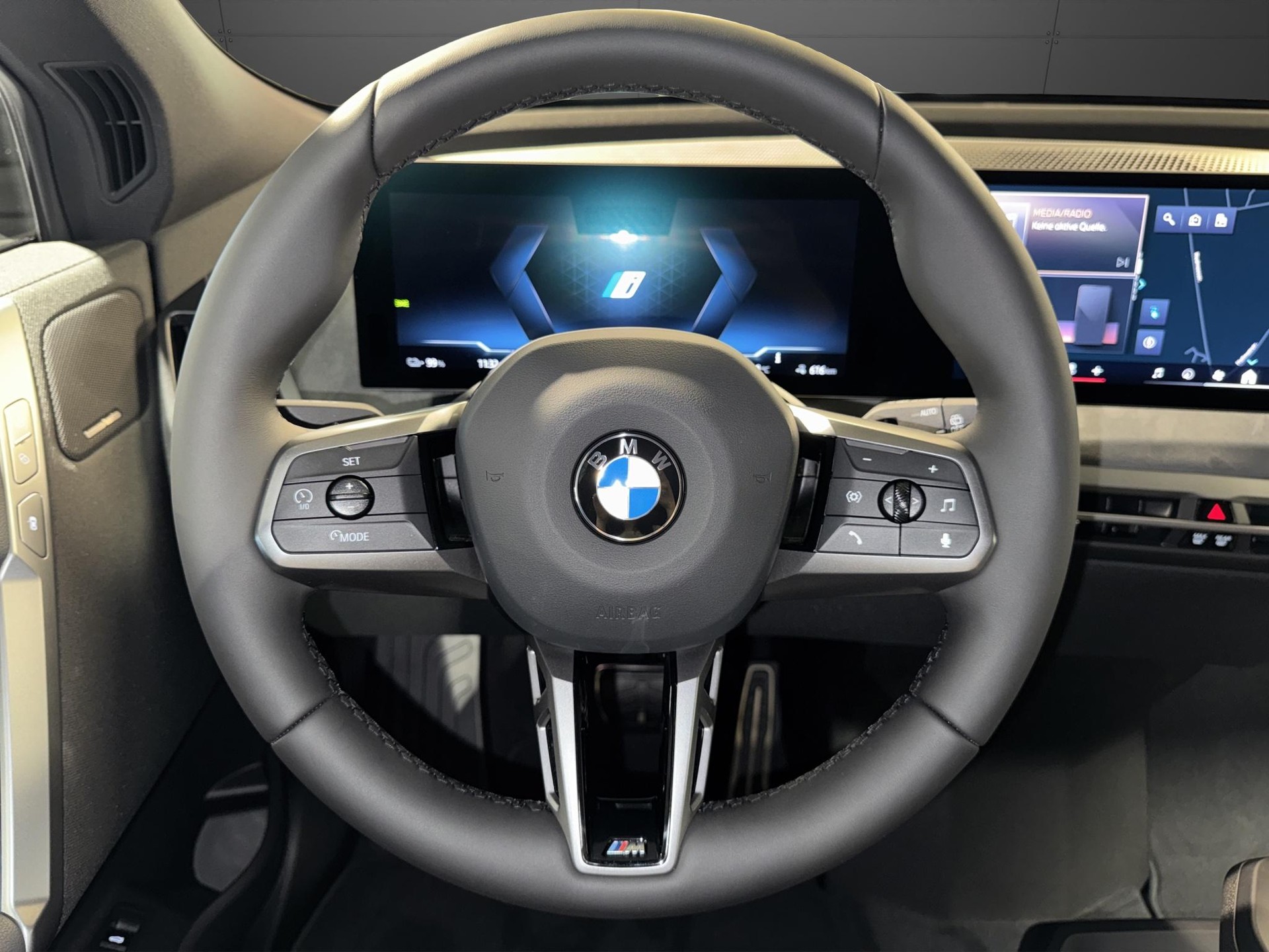 BMW iX xDrive60-image-12