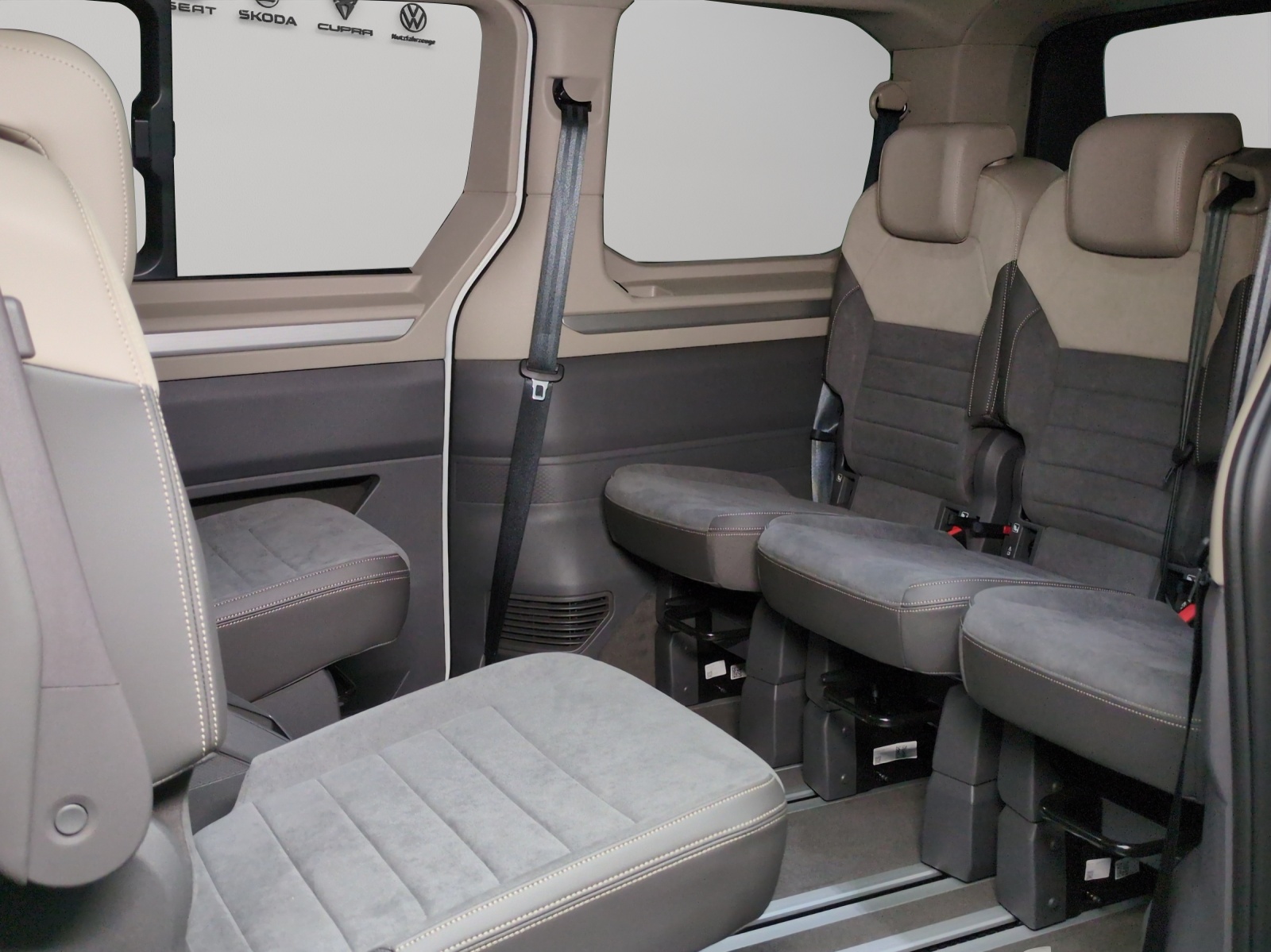 VW Multivan 2.0 TSI Life Edition DSG-image-8