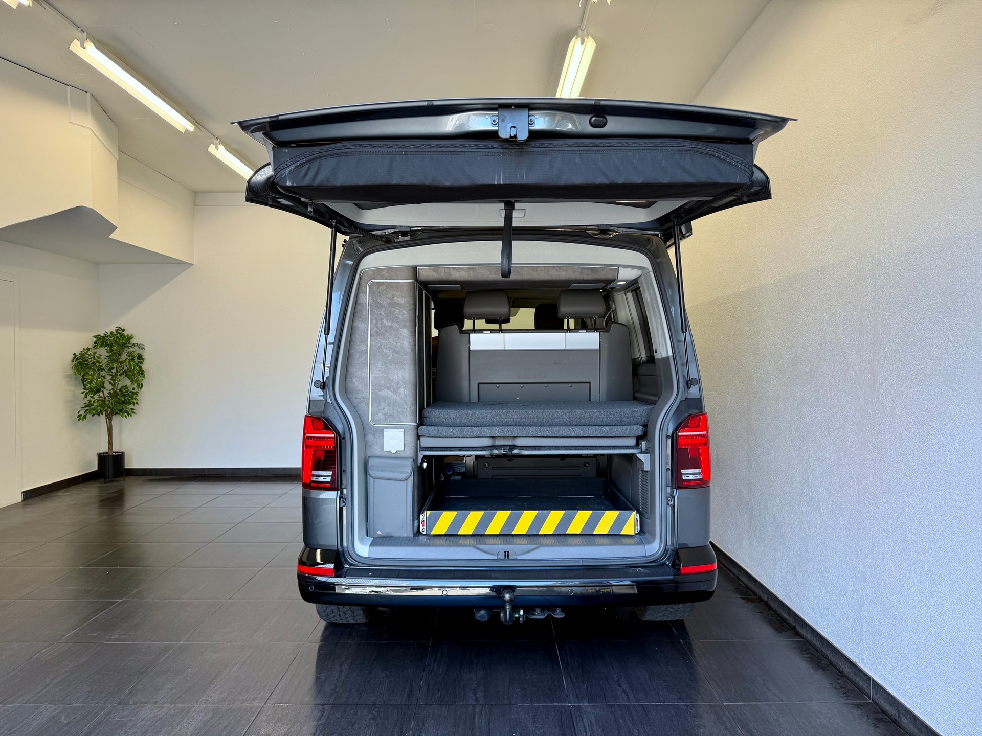 VW T6.1 California 2.0 Bi-TDI Ocean Liberty 4Motion DSG-image-13