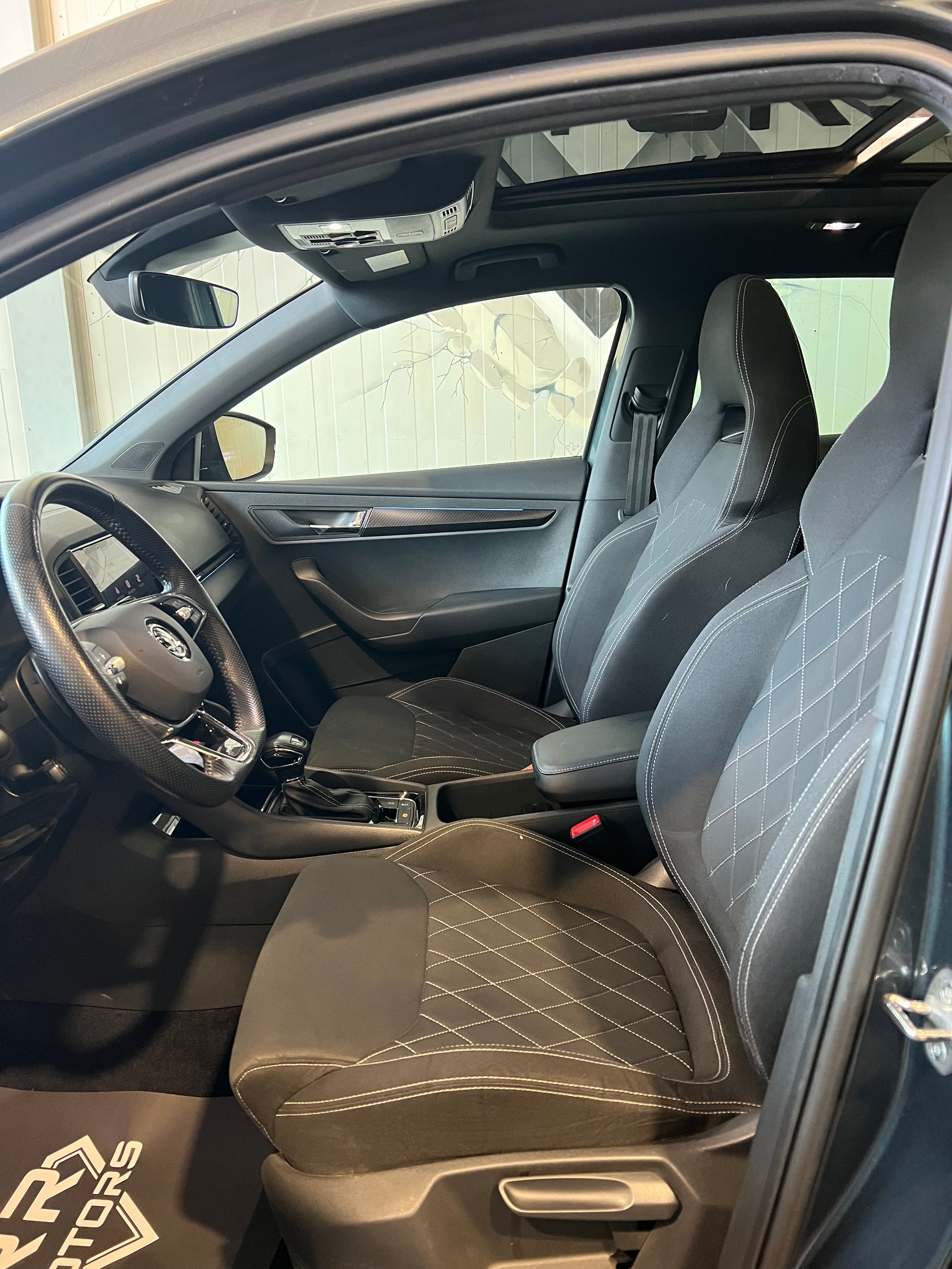 SKODA Karoq 2.0 TSI SportLine 4x4 DSG-image-12