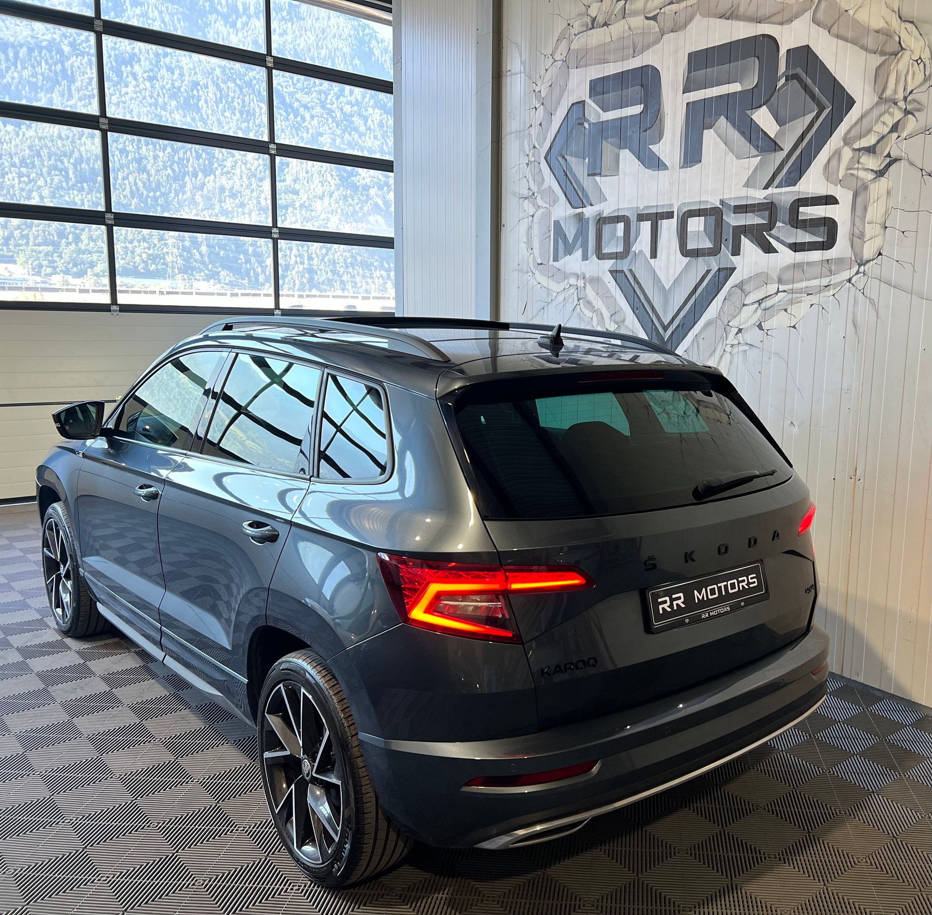 SKODA Karoq 2.0 TSI SportLine 4x4 DSG-image-2