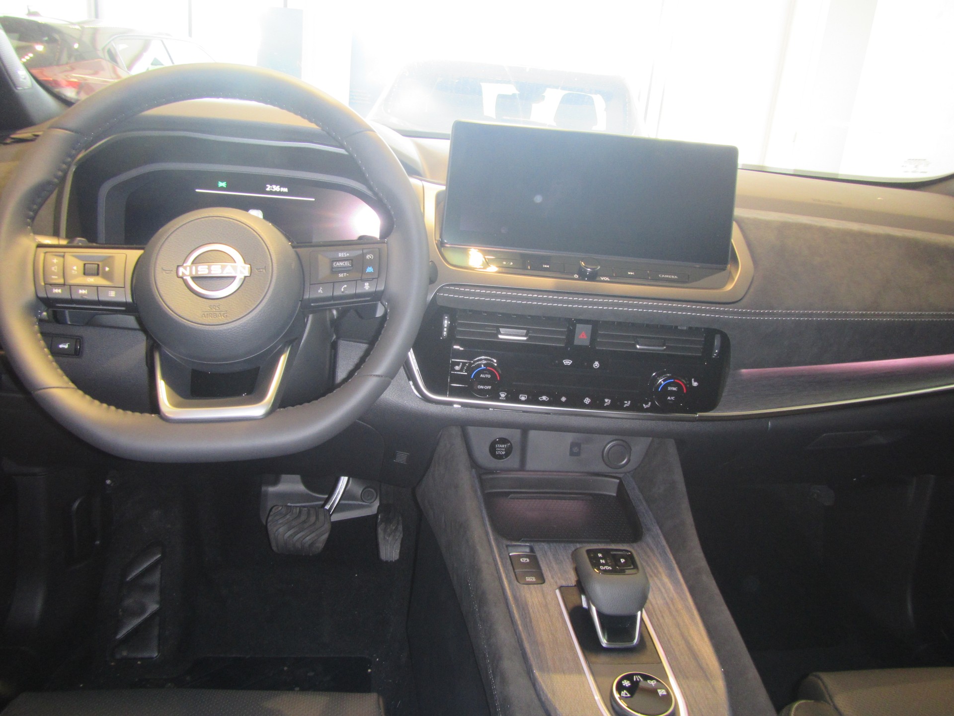 NISSAN QASHQAI-image-4