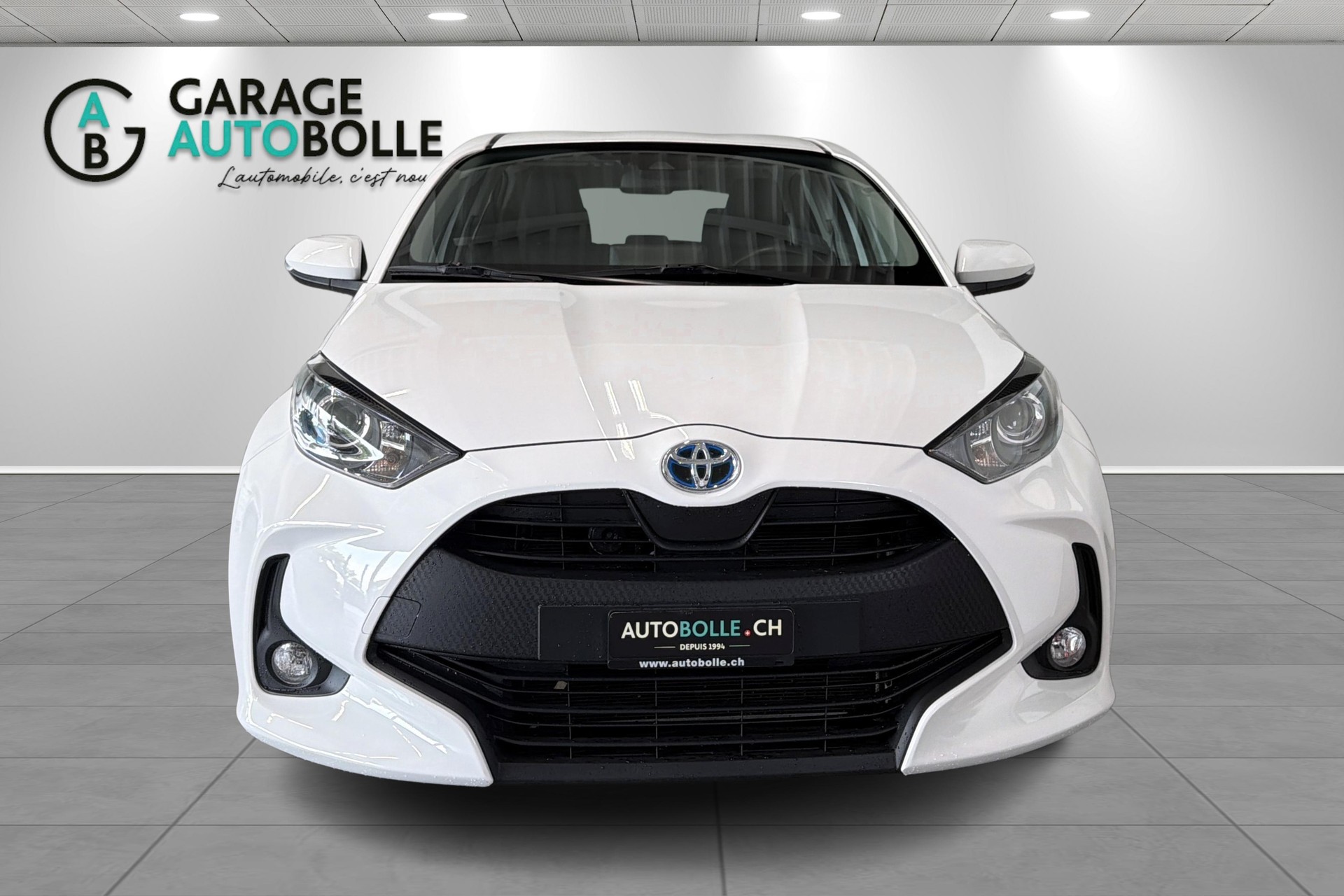 TOYOTA Yaris 1.5 Comfort e-CVT-showroom-element-1