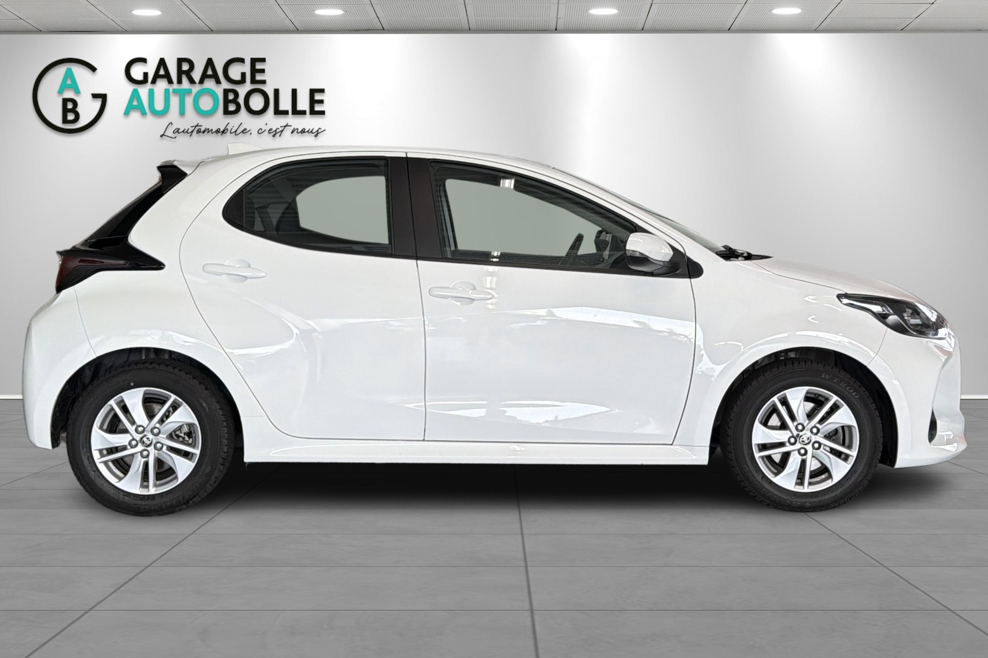 TOYOTA Yaris 1.5 Comfort e-CVT-showroom-element-2
