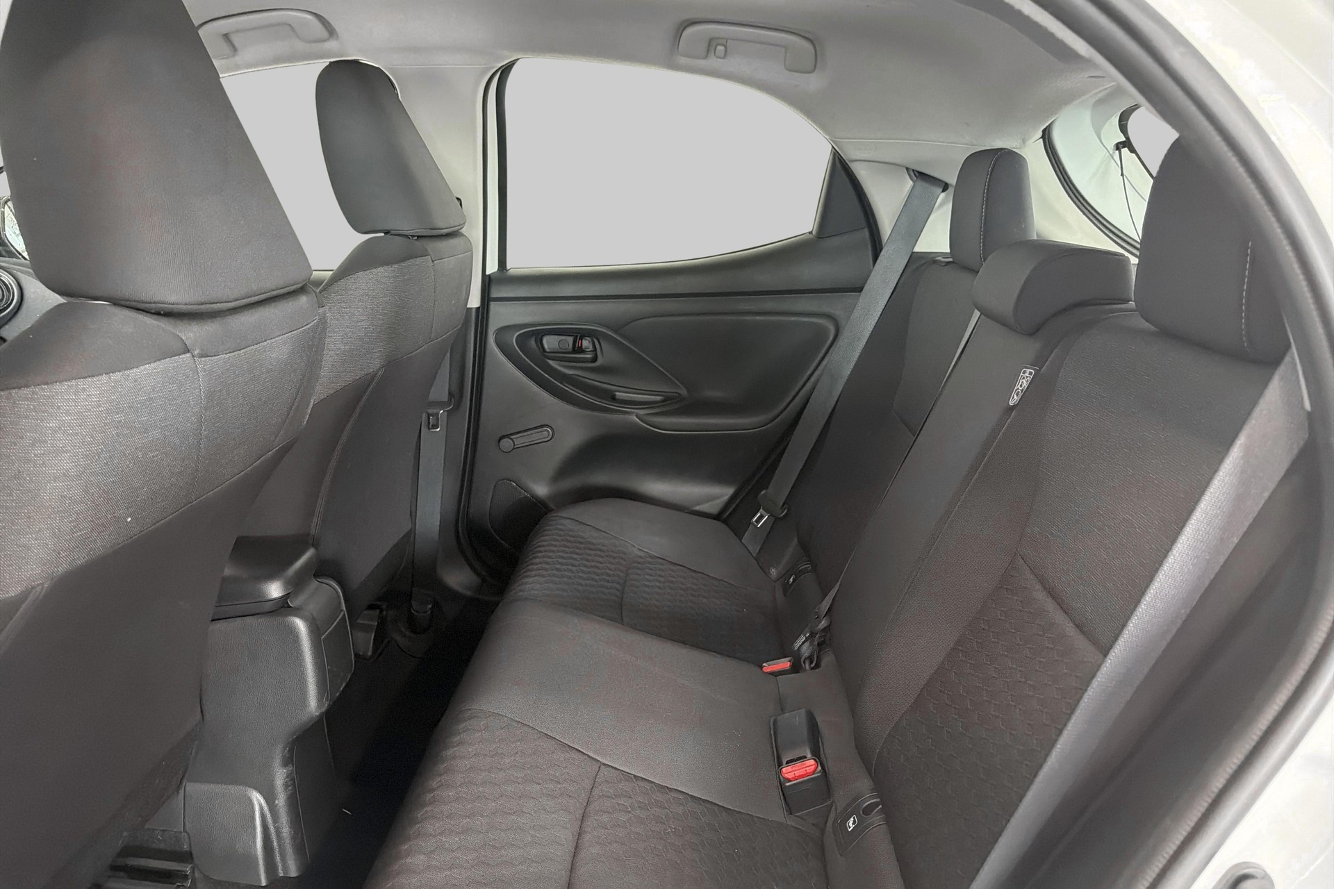 TOYOTA Yaris 1.5 Comfort e-CVT-image-15