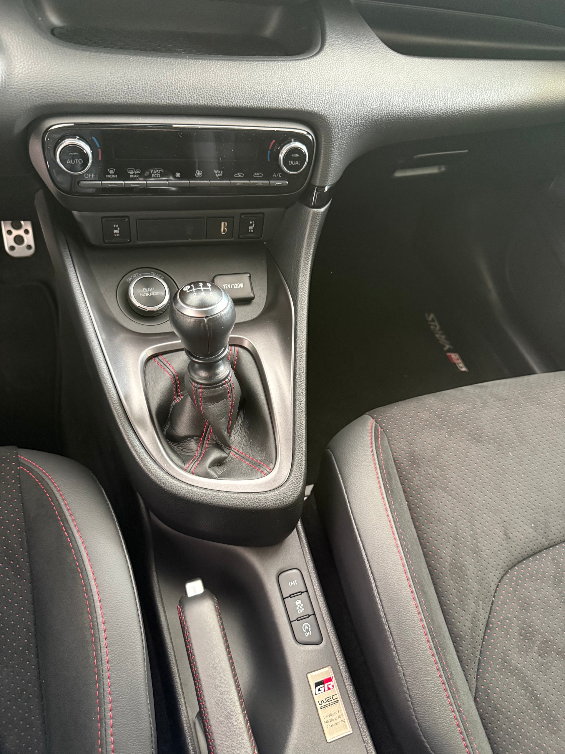 TOYOTA Yaris 1.6 GR Sport-image-10