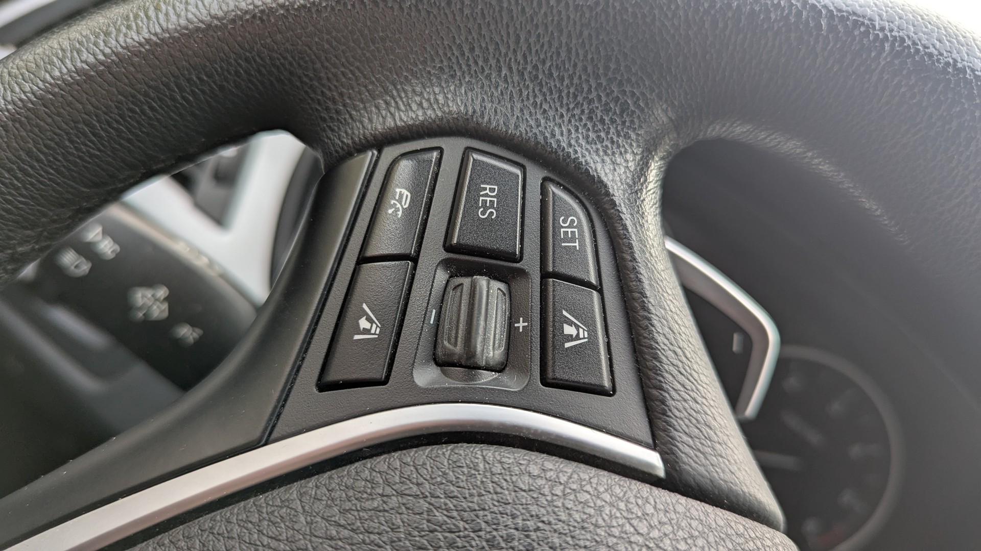 BMW 320d xDrive-image-3