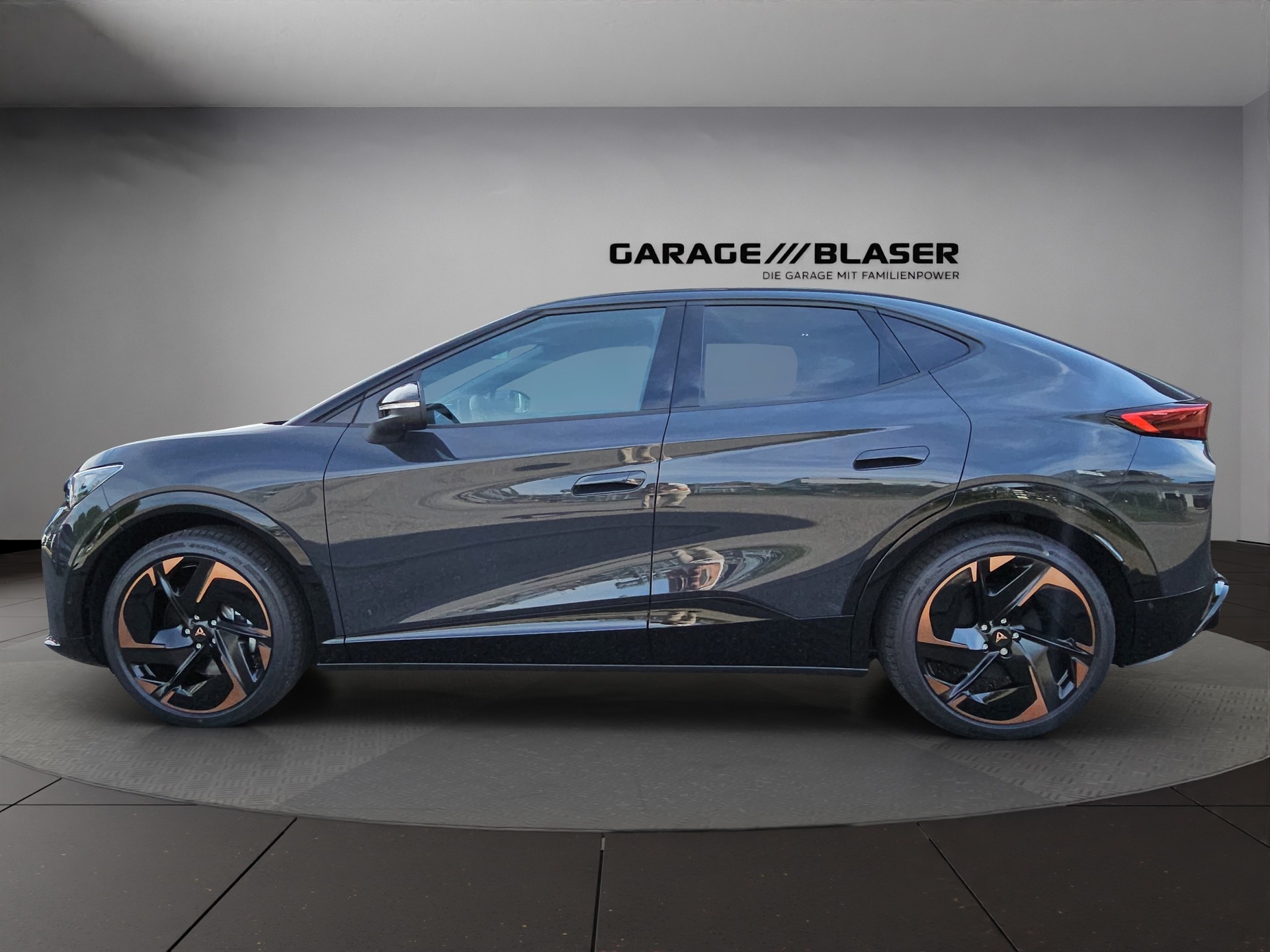CUPRA Tavascan Type 9 77 kWh Adrenaline Prime Edition-image-1