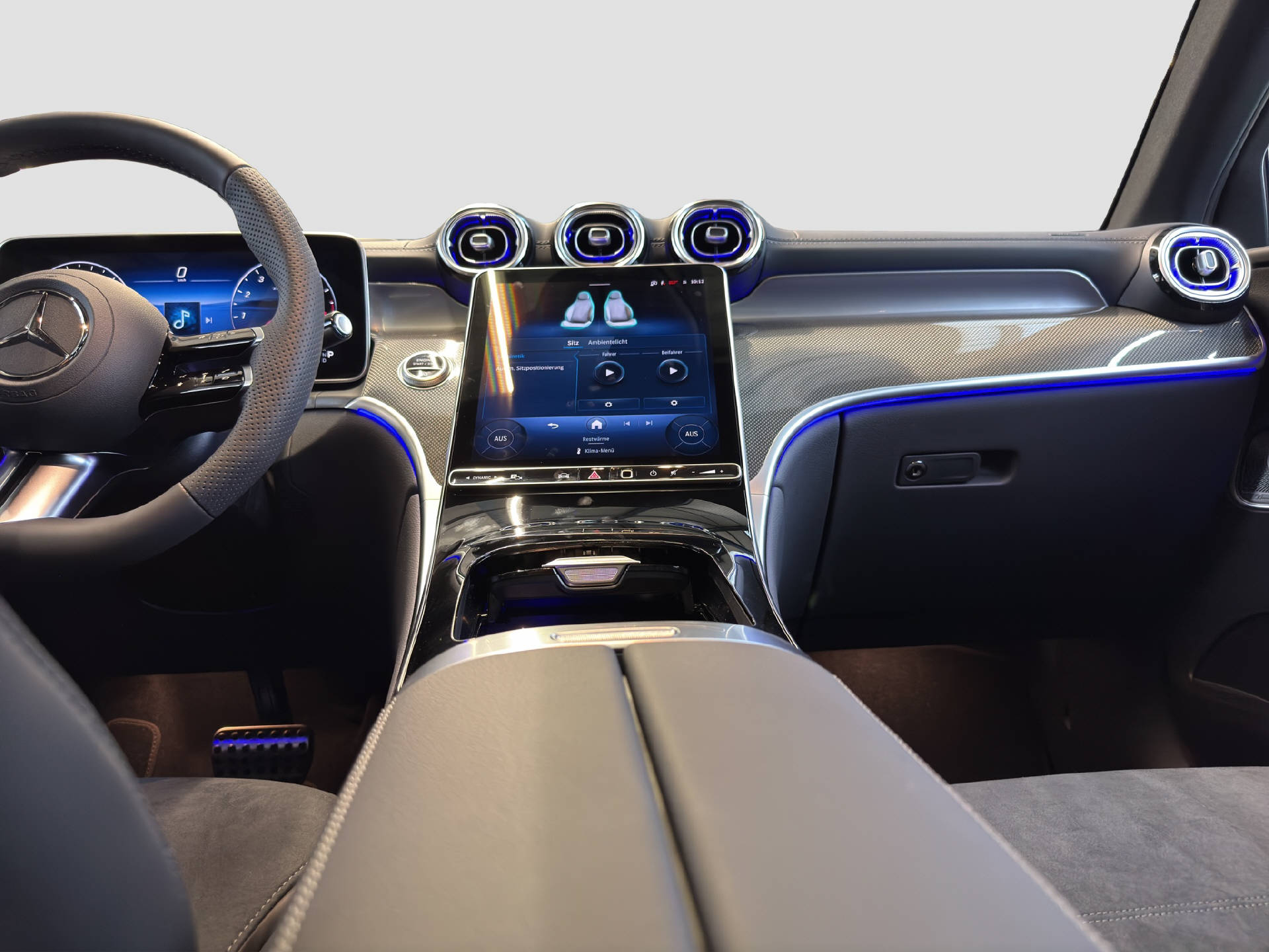 MERCEDES-BENZ GLC 300 AMG Line 4MATIC-image-9