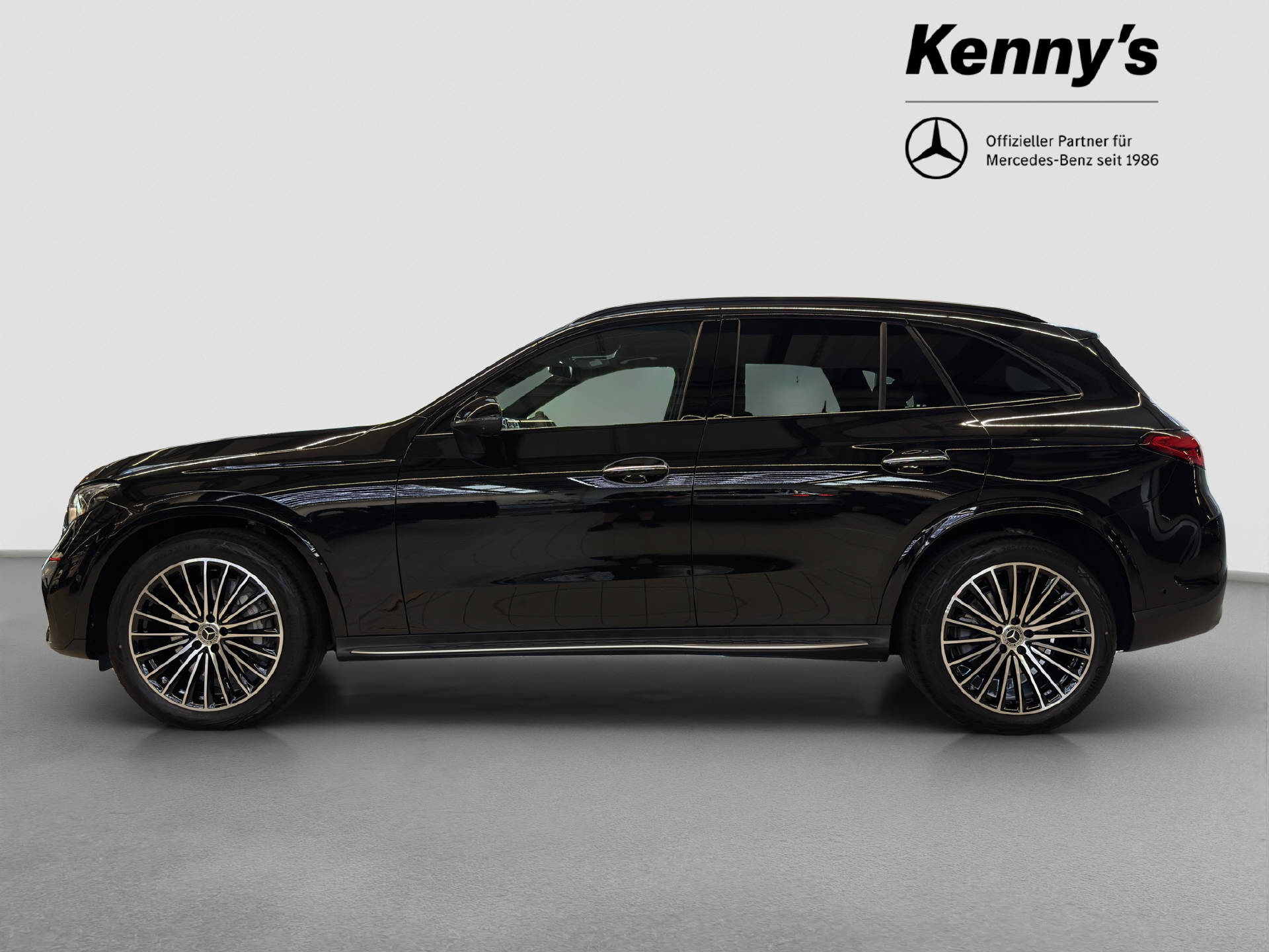MERCEDES-BENZ GLC 300 AMG Line 4MATIC-image-2