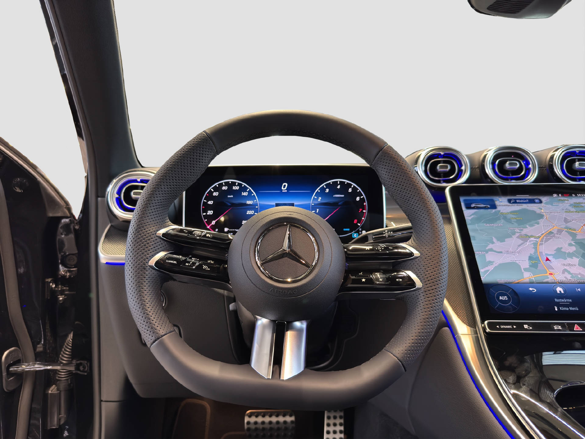 MERCEDES-BENZ GLC 300 AMG Line 4MATIC-image-8